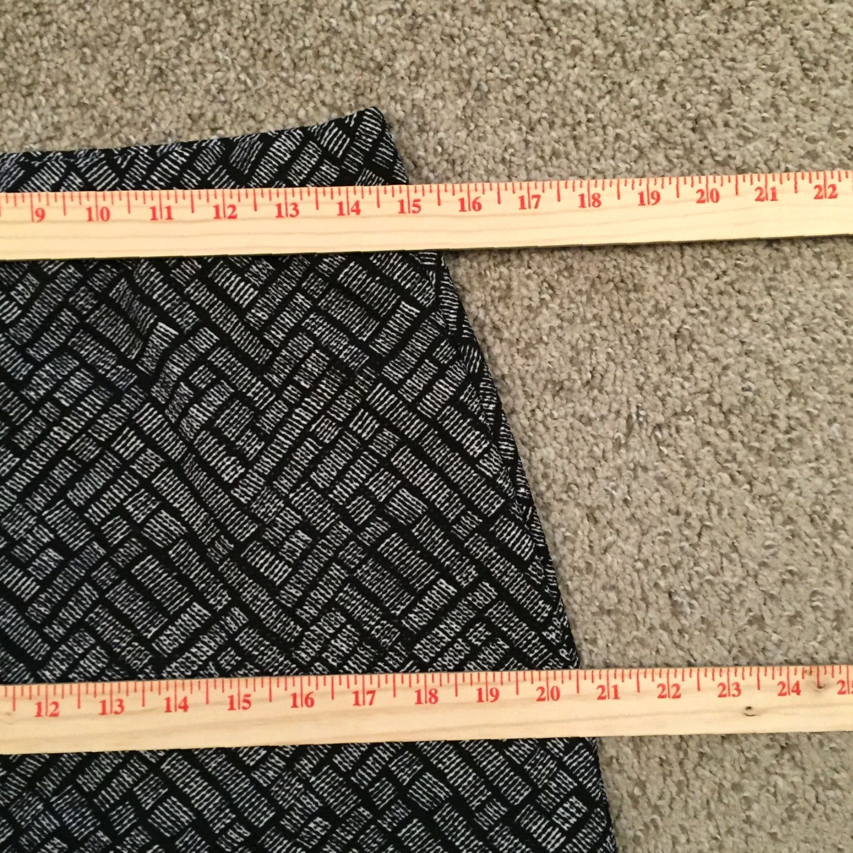 H&M H&M Skirt Women A-Line Knee Length Geometric Black White Pull On Size 32" / US 10 / IT 46 - 4 Thumbnail