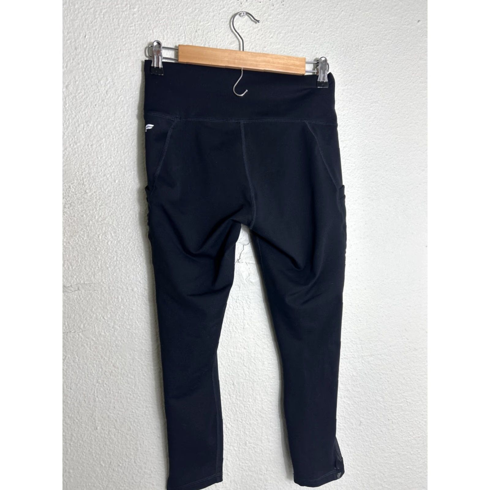 Fabletics Fabletics Powerhold Leggings Capri Black 26x22 Women's Size 26" / US 2 / IT 38 - 7 Thumbnail