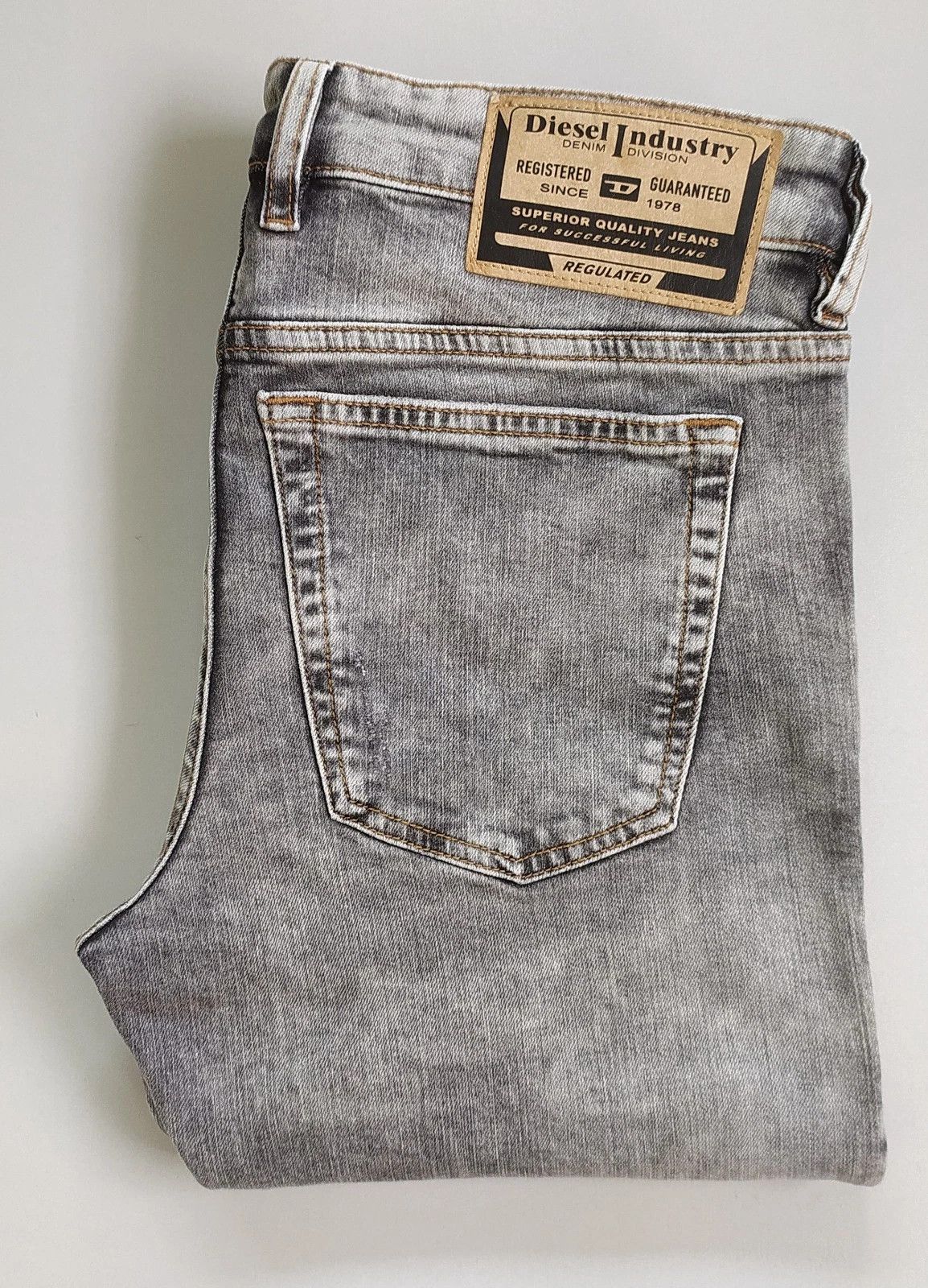Diesel Diesel 1979 SLEENKER-R L.32 MENS JEANS SLTP/9751 Size US 31 - 1 Thumbnail