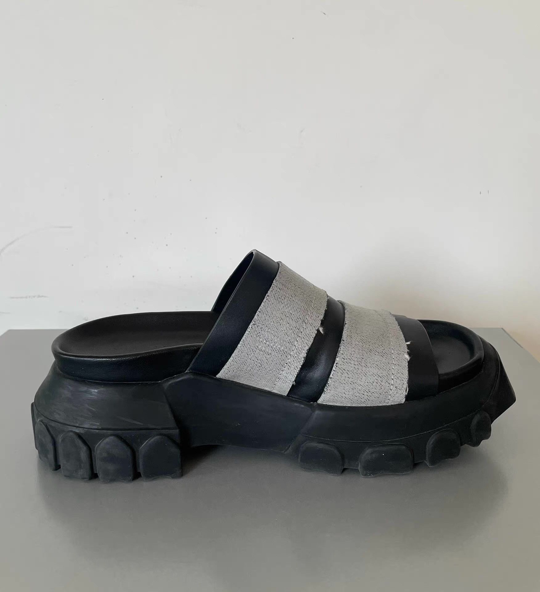 Rick Owens Rick Owens Men's Octopus Sole Slides Ｑ21 Size US 7 / EU 40 - 7 Thumbnail