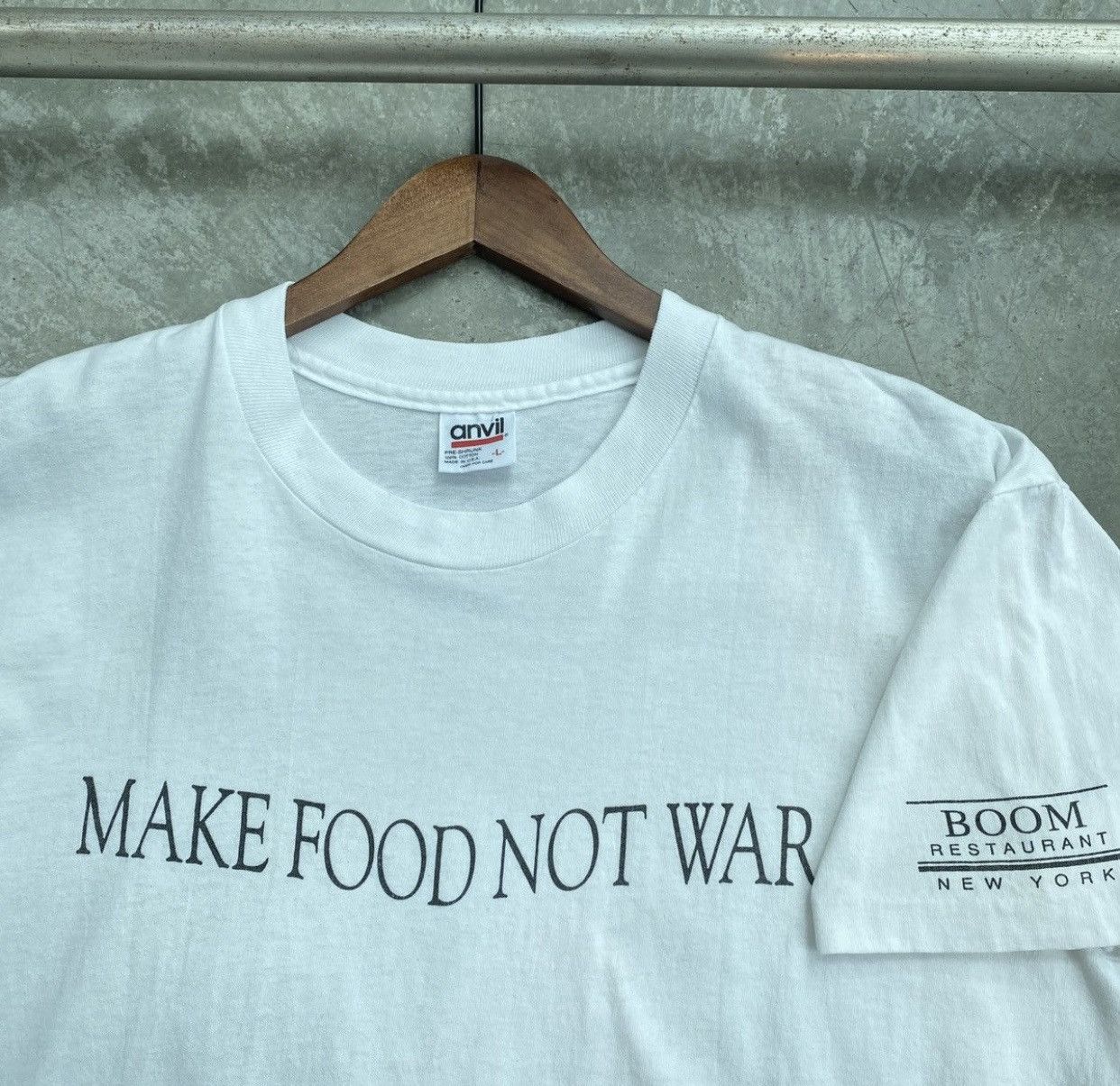 Vintage 90s “Make Food Not War” New York Boom Restaurant Tee