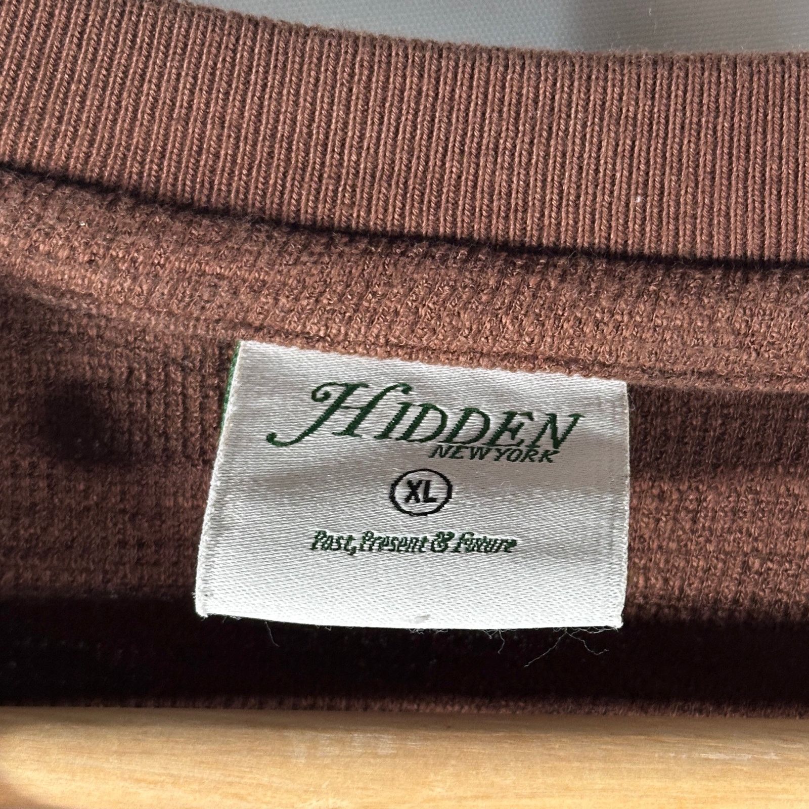HIDDEN Hidden NY Brown Slub Henley Longsleeve Size US XL / EU 56 / 4 - 4 Thumbnail