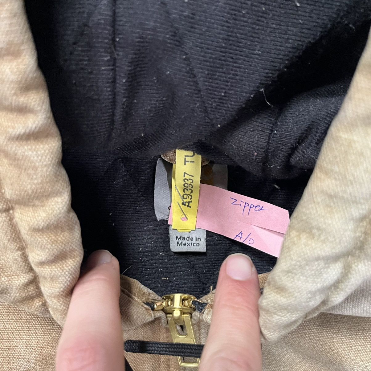Carhartt × Carhartt Wip × Vintage VTG Faded and Thrashed Carhartt Hooded Jacket Size US L / EU 52-54 / 3 - 4 Thumbnail