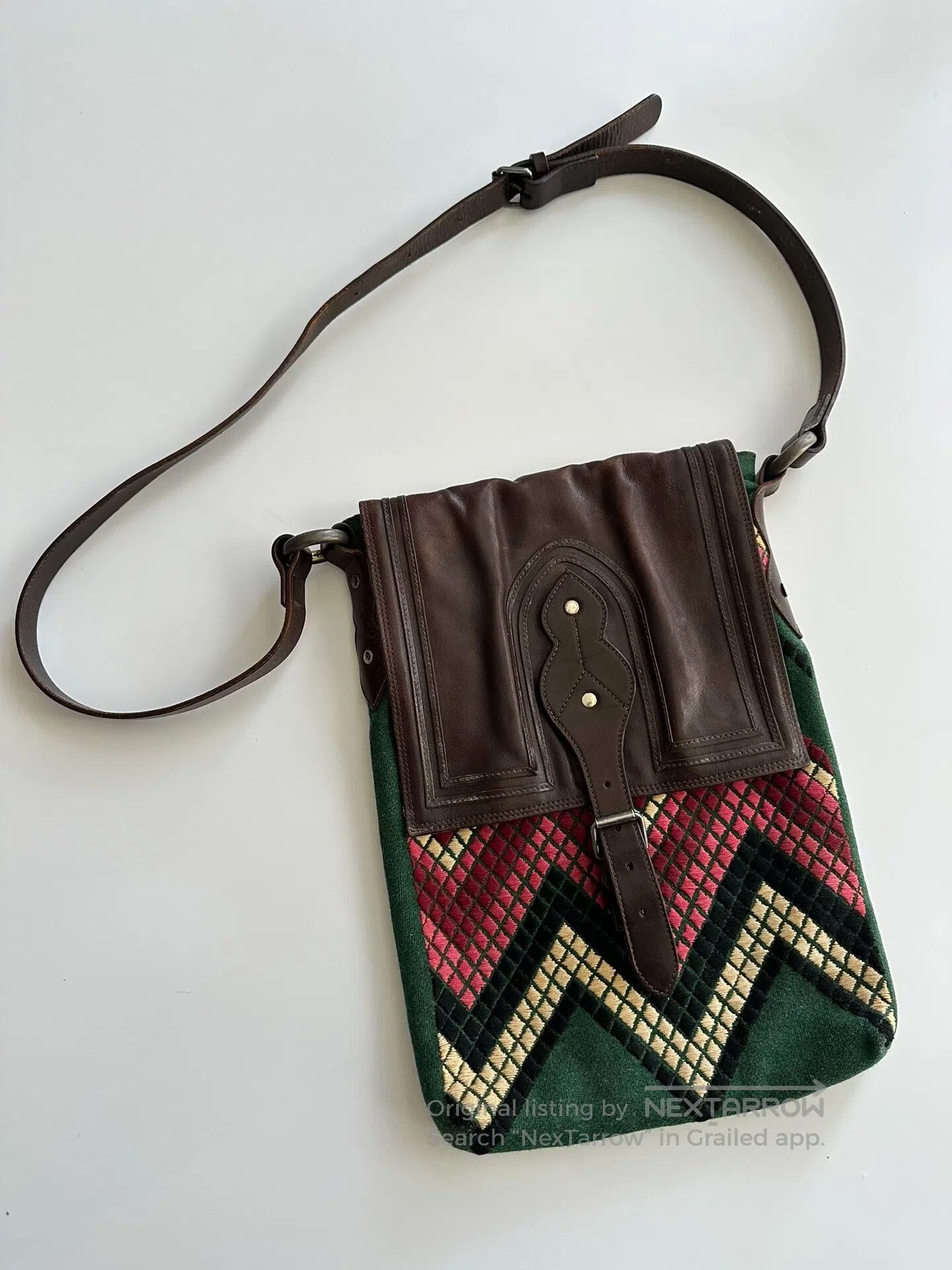 Dries Van Noten DRIES VAN NOTEN Initial version: Intermaterial stitched sh Size ONE SIZE - 1 Thumbnail