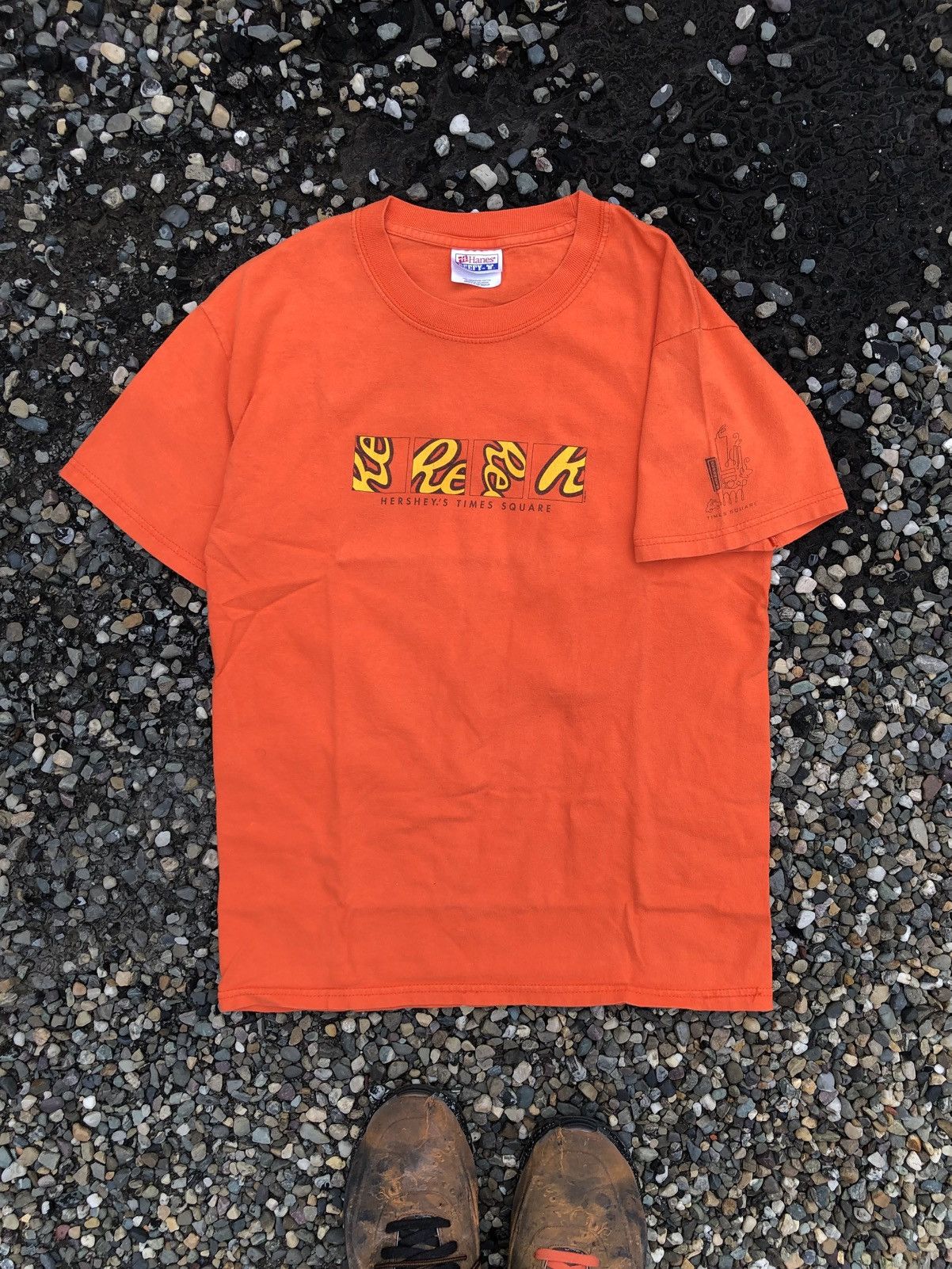 Vintage Vintage 2002 Hershey’s Time Square NYC Reese’s Cup T-Shirt Size US S / EU 44-46 / 1 - 1 Thumbnail