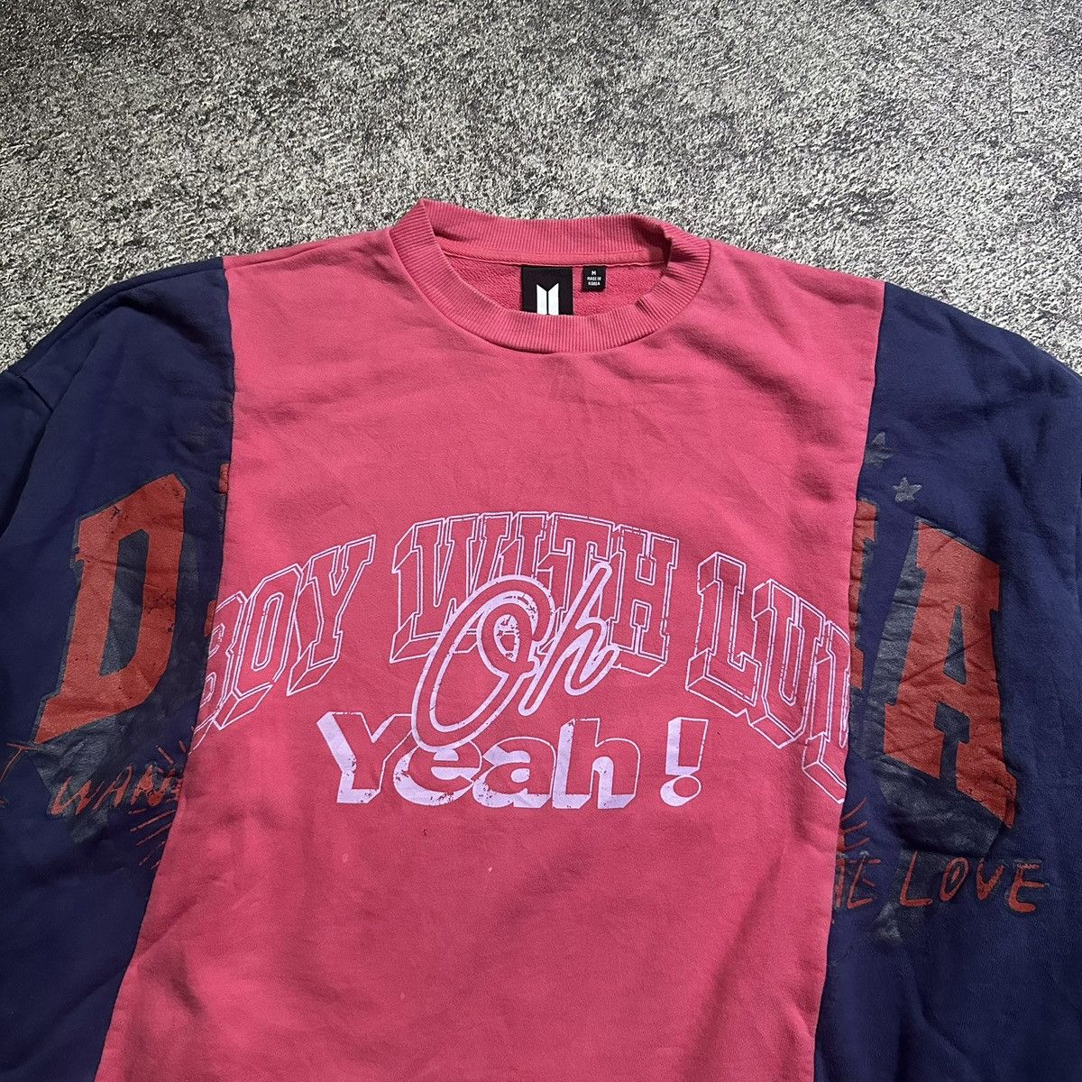 Band Tees BTS Official Sweatshirt "BOY WITH LUV" Size XL / US 12-14 / IT 48-50 - 2 Thumbnail