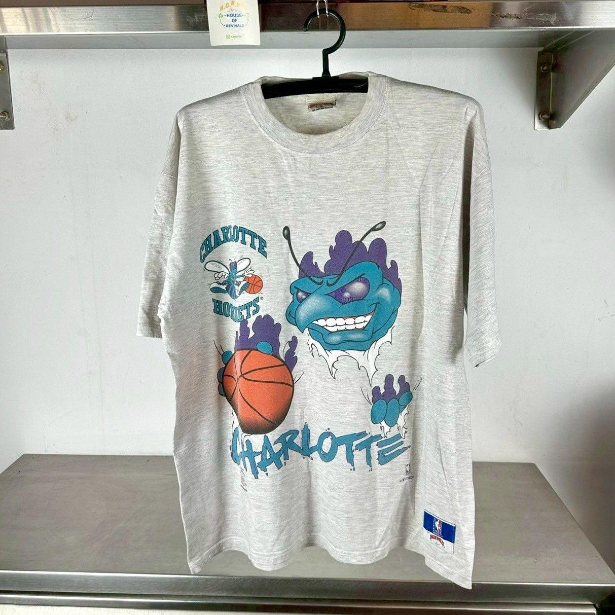 NBA × Vintage ​Vintage 90s Charlotte Hornets Mascot Breakthrough NBA Tee Size US XL / EU 56 / 4 - 1 Thumbnail