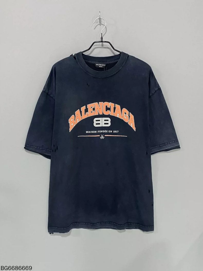 Balenciaga Balenciaga Distressed Logo Short Sleeve Tee - dmc Size US L / EU 52-54 / 3 - 1 Thumbnail