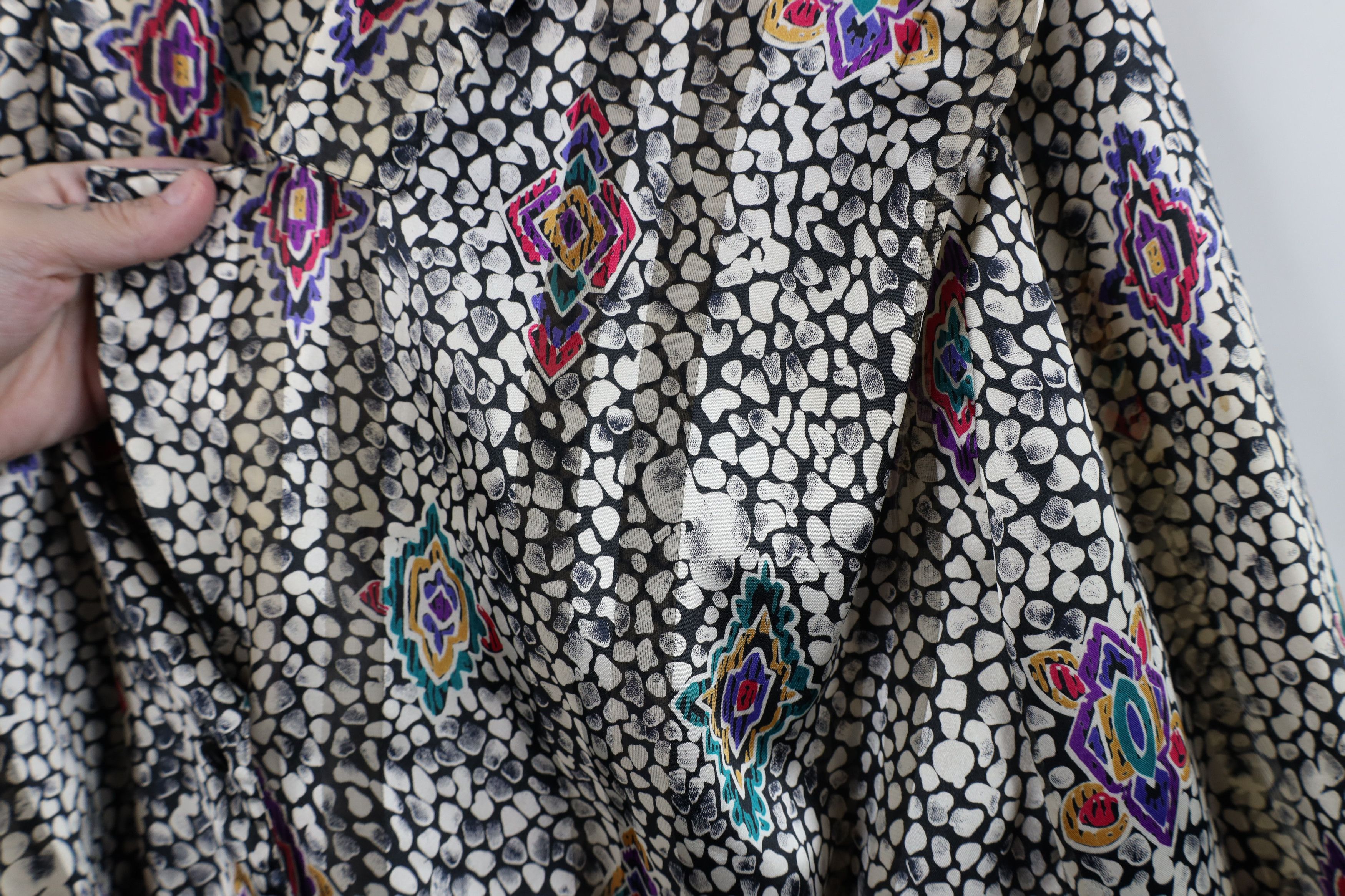 Vintage Vintage 90s Streetwear Rainbow Geometric Silky Button Shirt Size M / US 6-8 / IT 42-44 - 8 Thumbnail