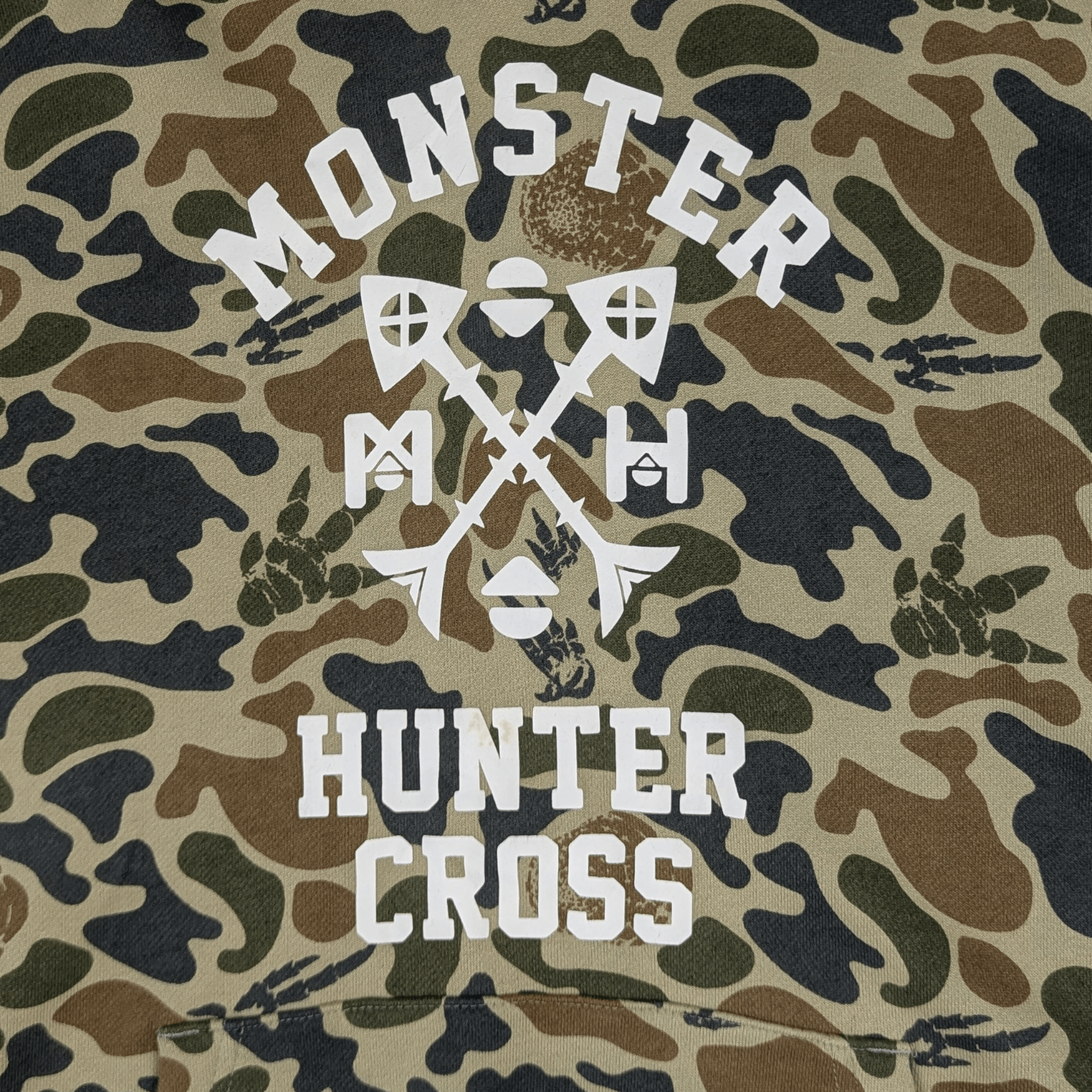 Japanese Brand UNIQLO x Monster Hunter Cross Anime Manga Bape Camo Hoodie Size US L / EU 52-54 / 3 - 7 Thumbnail