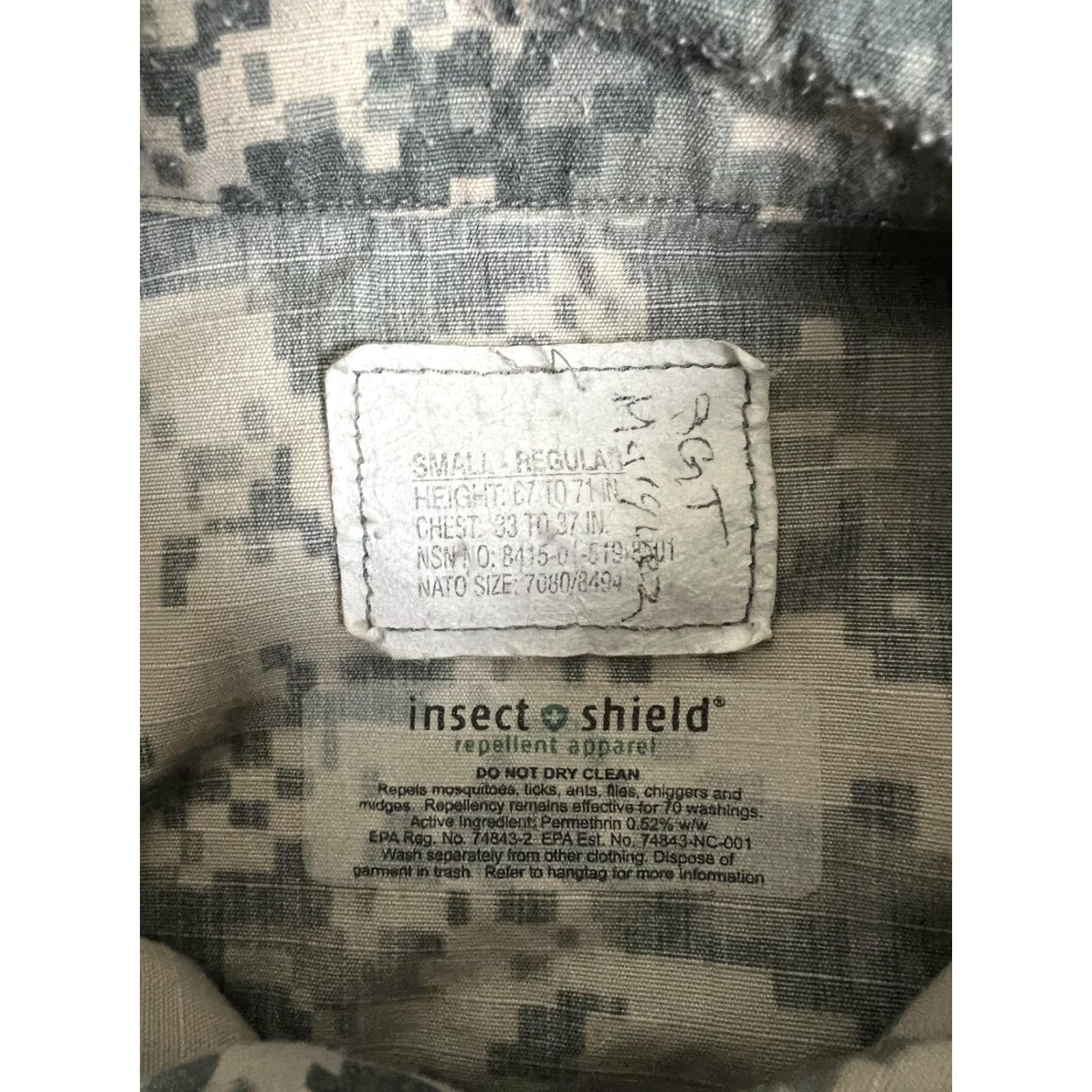 Vintage VINTAGE US Army ACU Jacket Mens Small Regular Digital Camo Insect Shield Combat Size US S / EU 44-46 / 1 - 5 Thumbnail