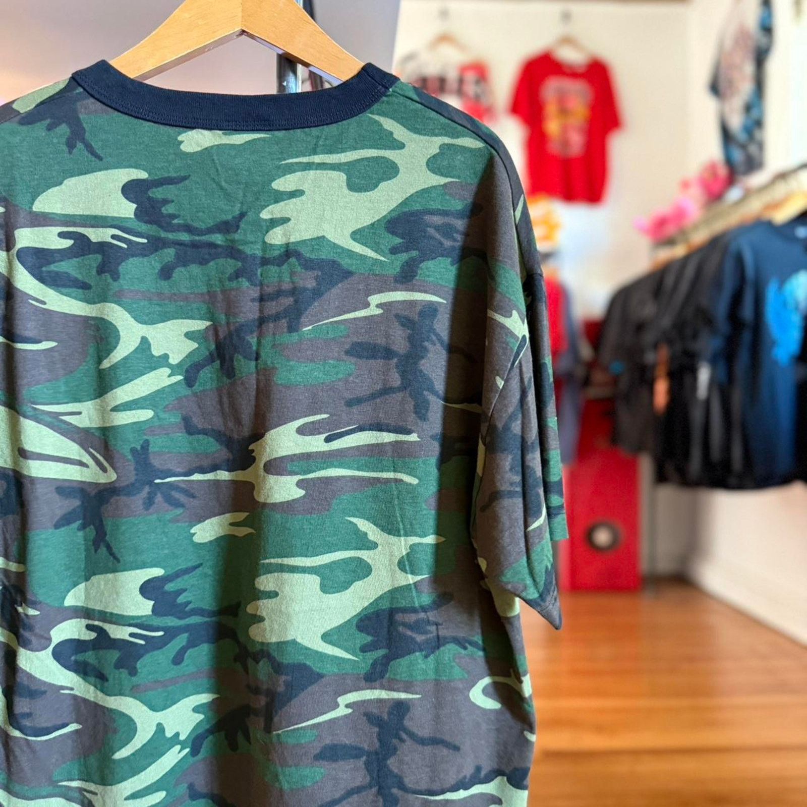 Vintage Vintage 90s Camo Camouflage Now You Can’t See Me T-Shirt Size US XL / EU 56 / 4 - 2 Thumbnail