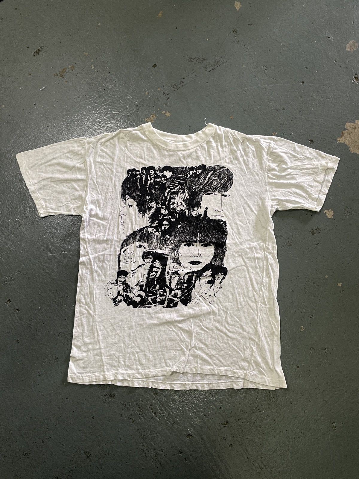 Band Tees × Vintage Vintage 80s Arts The Beatles “REVOLVER” Album Band Tees Size US M / EU 48-50 / 2 - 1 Thumbnail