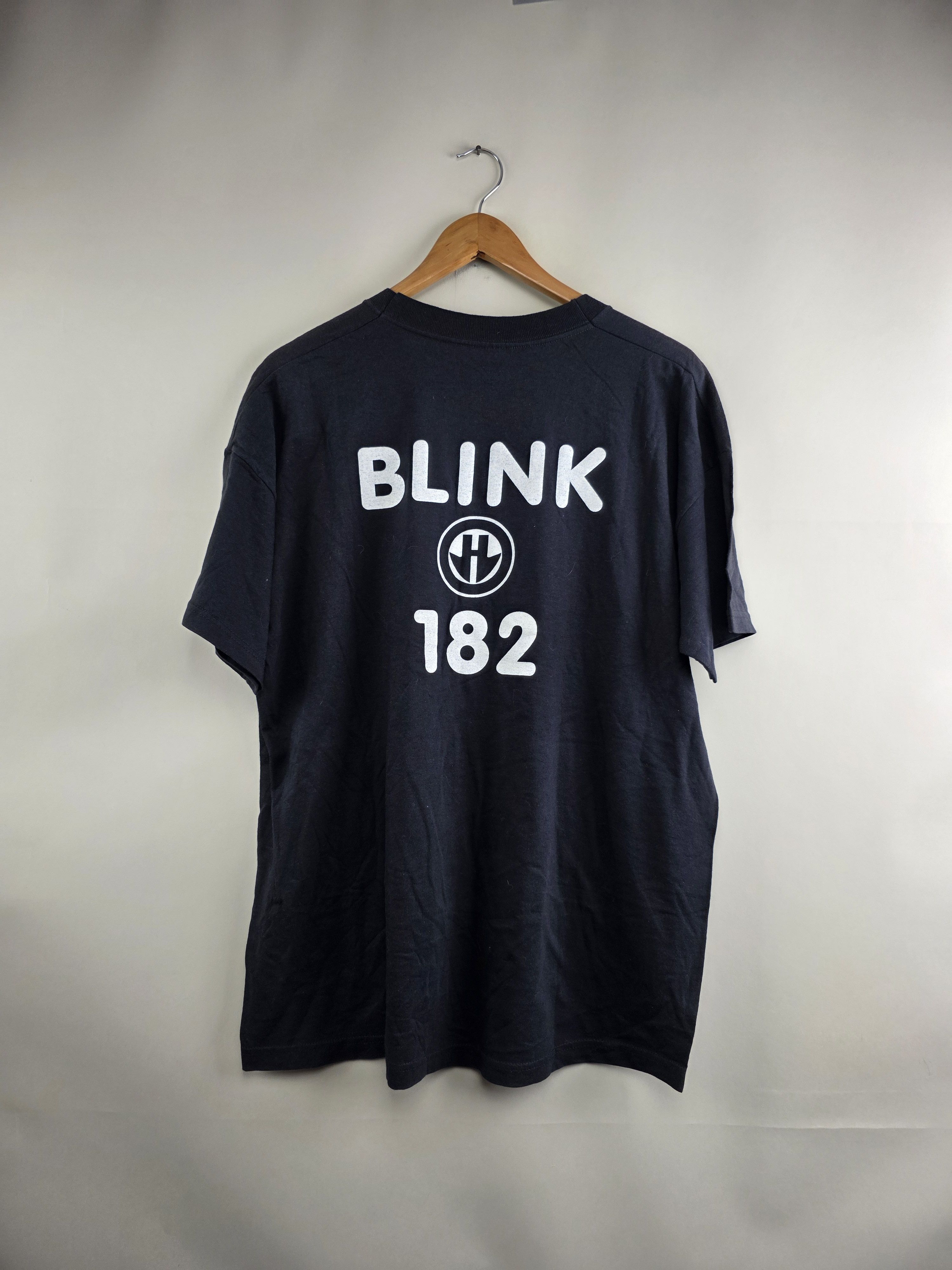Band Tees 2000 Blink 182 Y2K Vintage band tee XL 23" 29" Size US XL / EU 56 / 4 - 6 Thumbnail