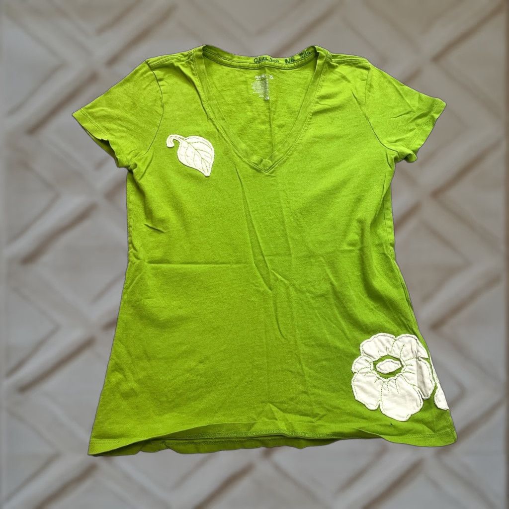 Old Navy Old Navy T Shirt Womens XS Green Short Sleeve Deep V Neck Floral Leaf Flower Top Size XS / US 0-2 / IT 36-38 - 1 Thumbnail