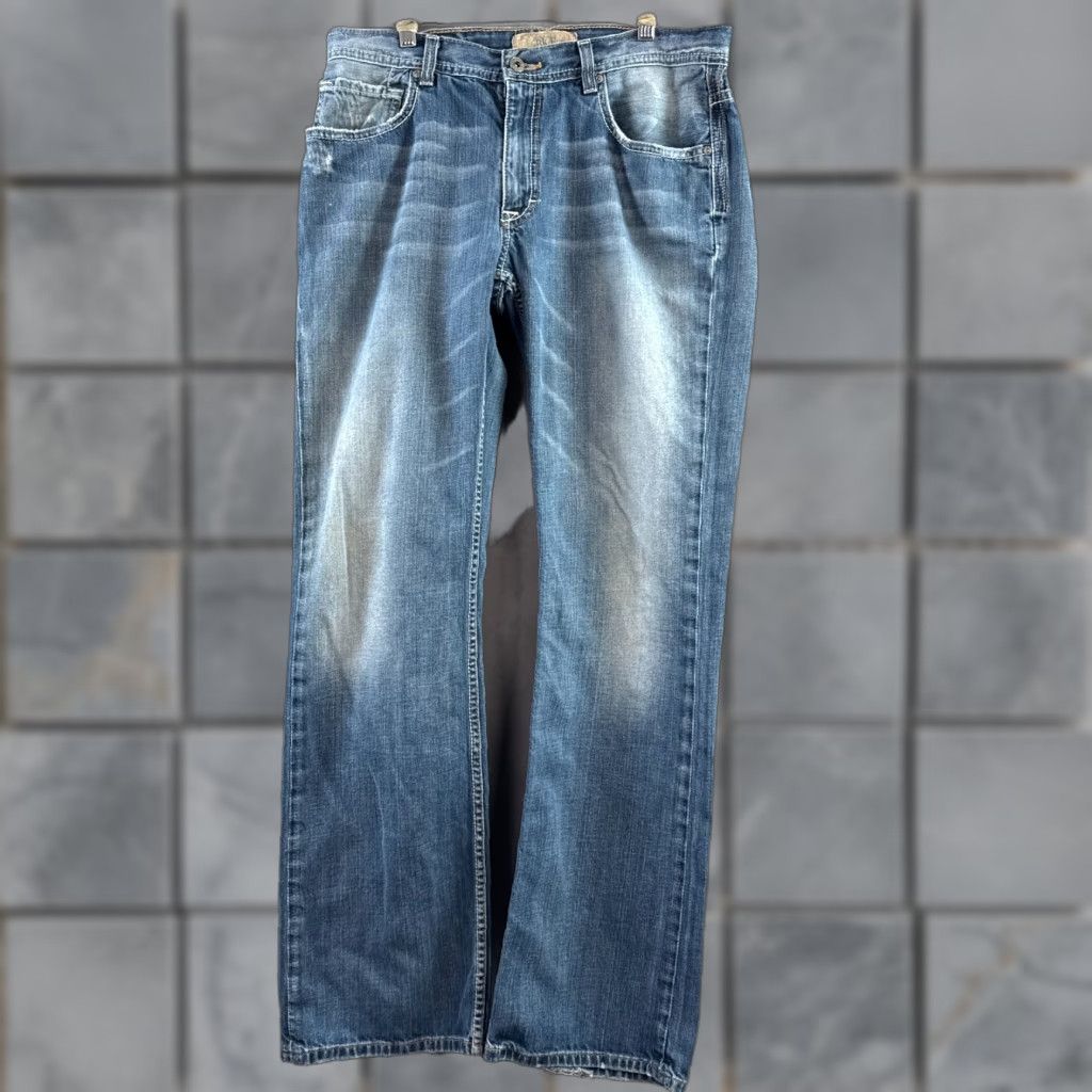 Vintage VINTAGE Buckle BKE Jeans Mens 34x34 Blue Derek Boot Faded Washed Out 31x34 Buckle BKE Denim Jeans 5-Pocket Mens Regular Mid Rise Blue 34x34 Size US 31 - 1 Thumbnail