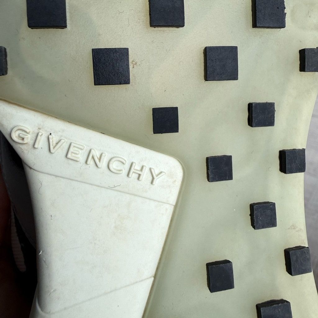 Givenchy Givenchy White & Pink GIV 1 TR Sneakers Low Top Size 40 Size US 10 / IT 40 - 10 Thumbnail