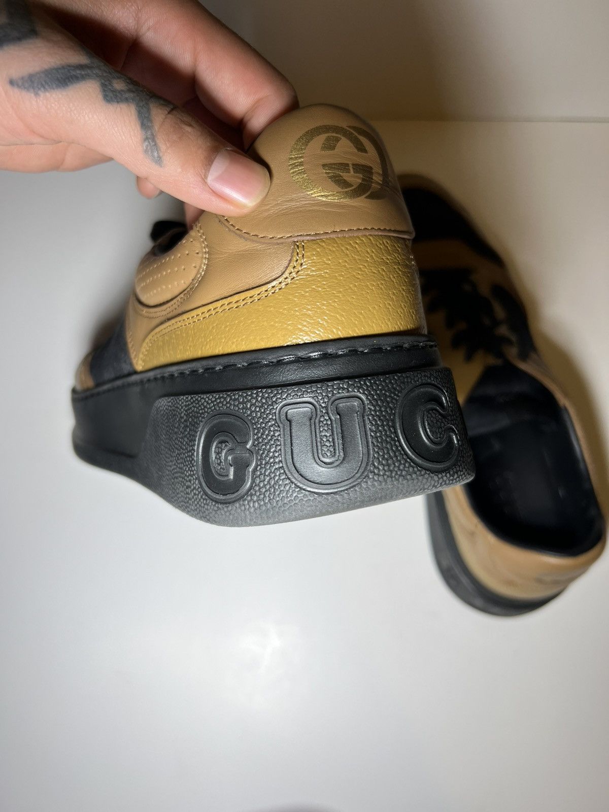 Gucci Gucci GG Supreme Embossed Chunk Low Camel and black leather Size US 13 / EU 46 - 10 Thumbnail