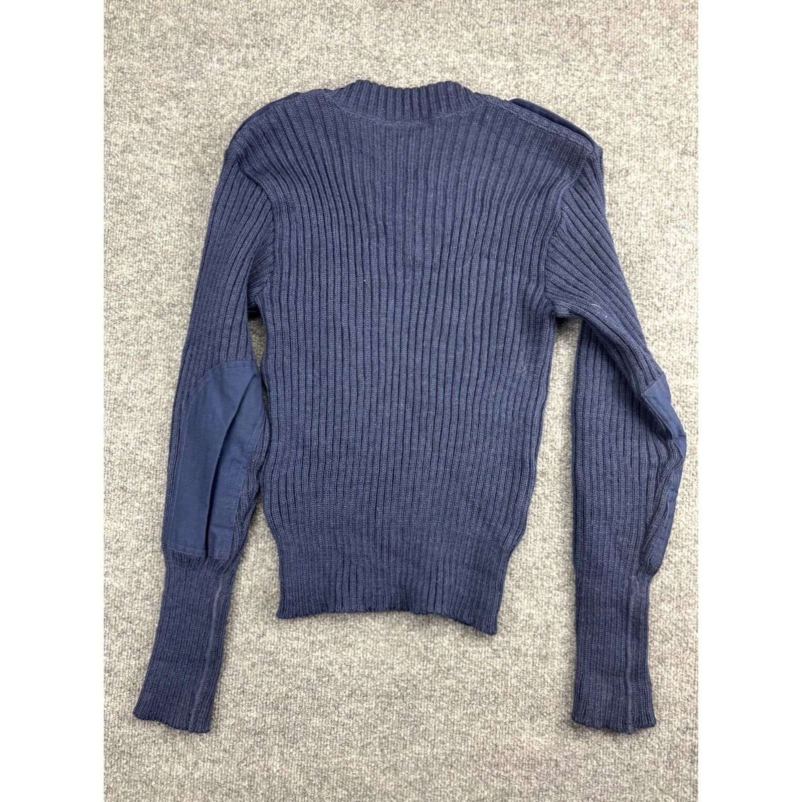 Vintage VINTAGE USAF Wool Sweater Men 40 Blue V-Neck Elbow Patches Pullover Sleeve Long Knit Heavyweight Casual Workwear Outdoor Army Size US L / EU 52-54 / 3 - 5 Thumbnail