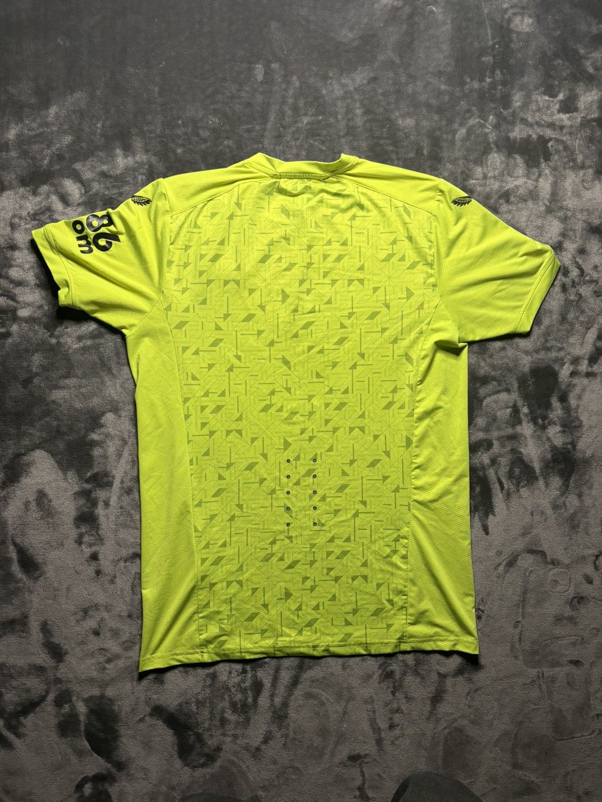 Castore Yellow and black Wolves away kit Size US M / EU 48-50 / 2 - 2 Thumbnail