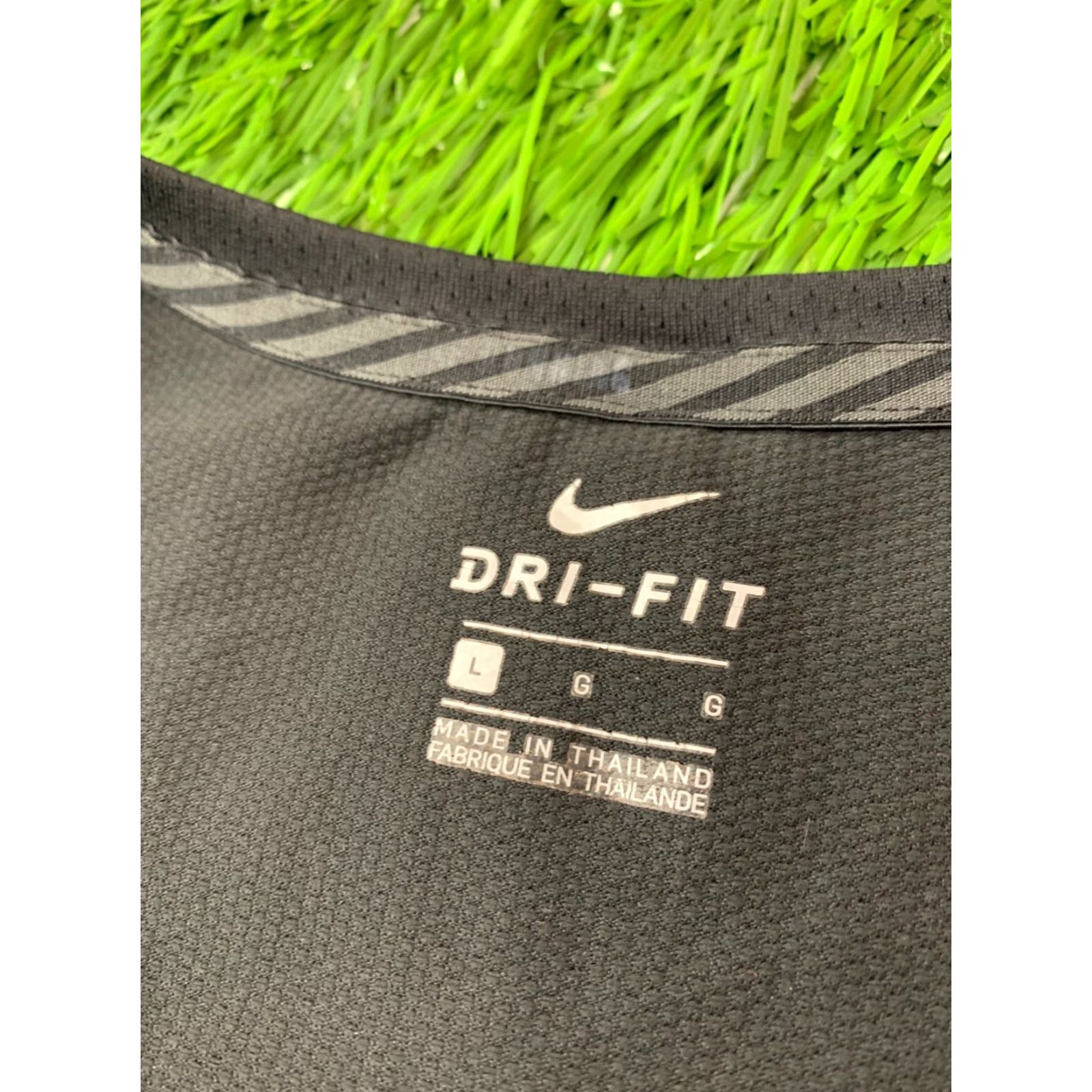 Nike Nike Dri-FIT Shirt Women L Black Run Training Reflective Logo 2016 Nike Brand Jersey Tee Short Sleeve Crew Neck Size L / US 10 / IT 46 - 4 Thumbnail