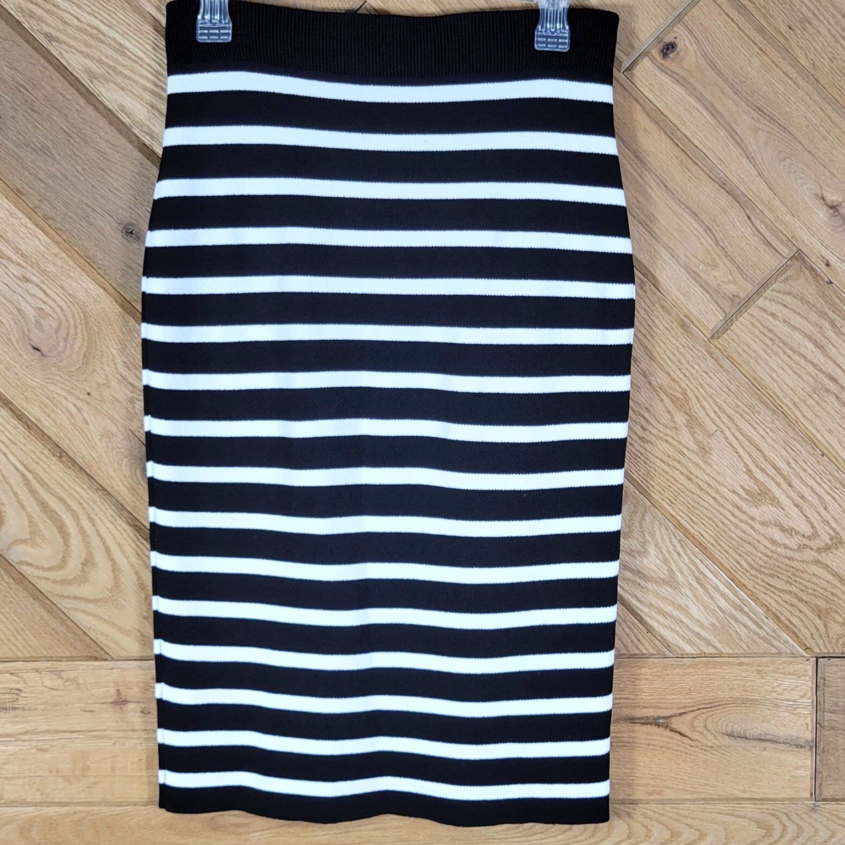 Vintage Rachel Roy Loves Knit Pencil Skirt Striped Black White Size M Womens Pencil Skirt Knit Striped 26.5 Knee Length M Womens Size 32" / US 10 / IT 46 - 3 Thumbnail