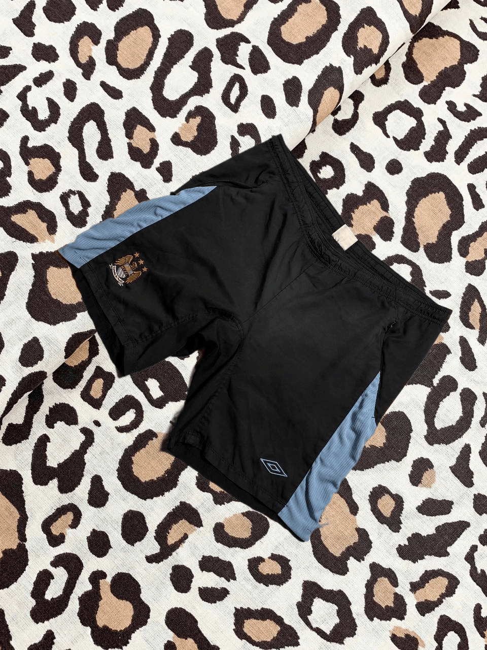Umbro Vintage Umbro Shorts Size US 33 - 1 Thumbnail