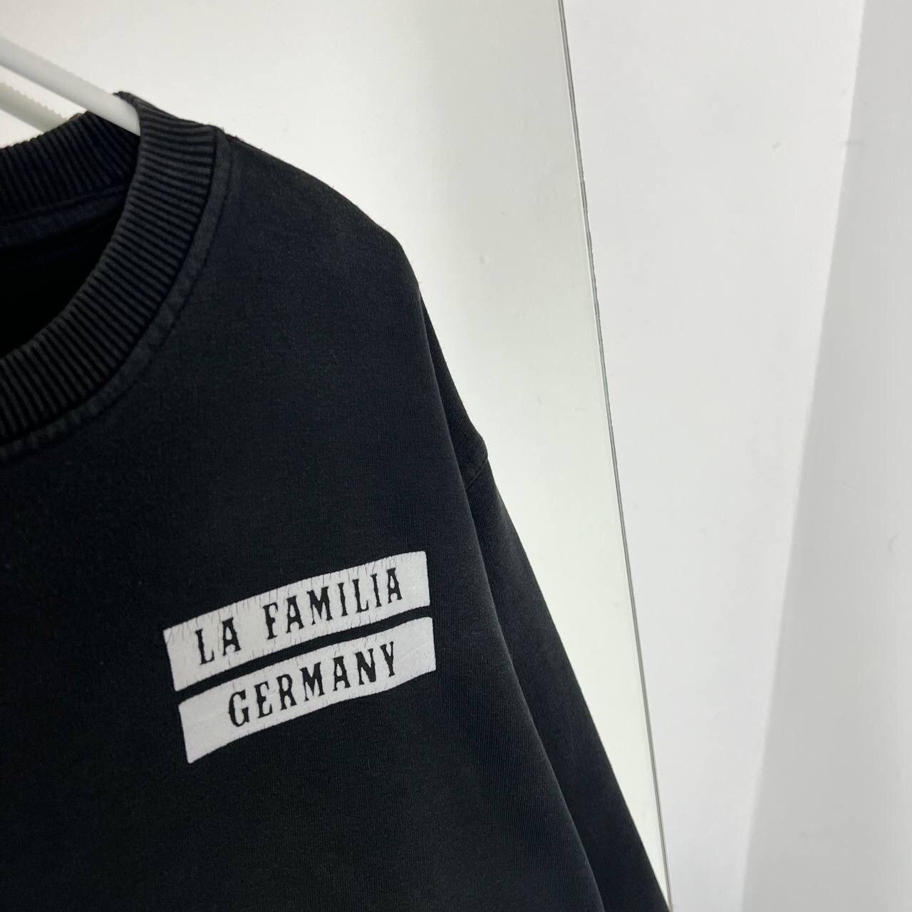 Vintage Swaeatshirt Big Logo Germany La Famila Worldwide Y2k Size US XXL / EU 58 / 5 - 6 Thumbnail