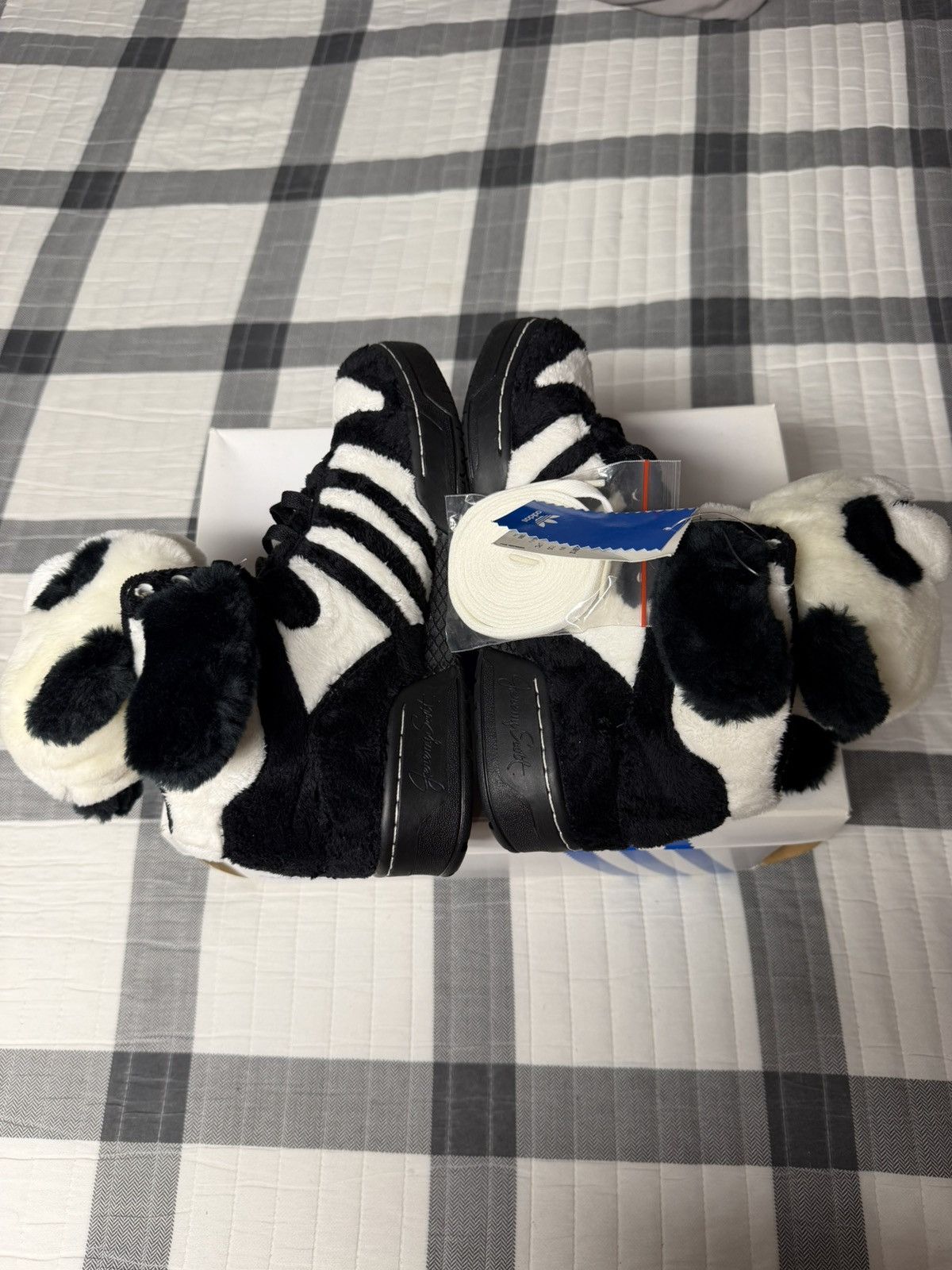 Jeremy Scott Brand New Adidas Jeremy Scott Panda Bear Size US 9 / EU 42 - 5 Thumbnail