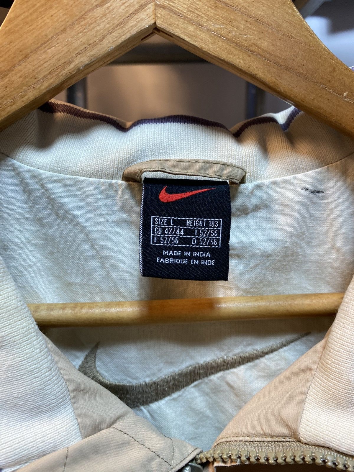 Nike Vintage Nike Swoosh Windbreaker Jacket Size US L / EU 52-54 / 3 - 5 Thumbnail