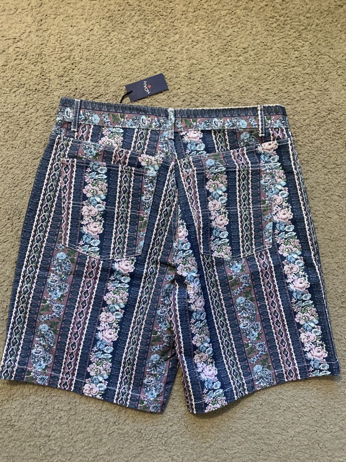 Noah NOAH 90’s STYLE DENIM STRIPED FLORAL SHORTS Size US 34 / EU 50 - 5 Thumbnail