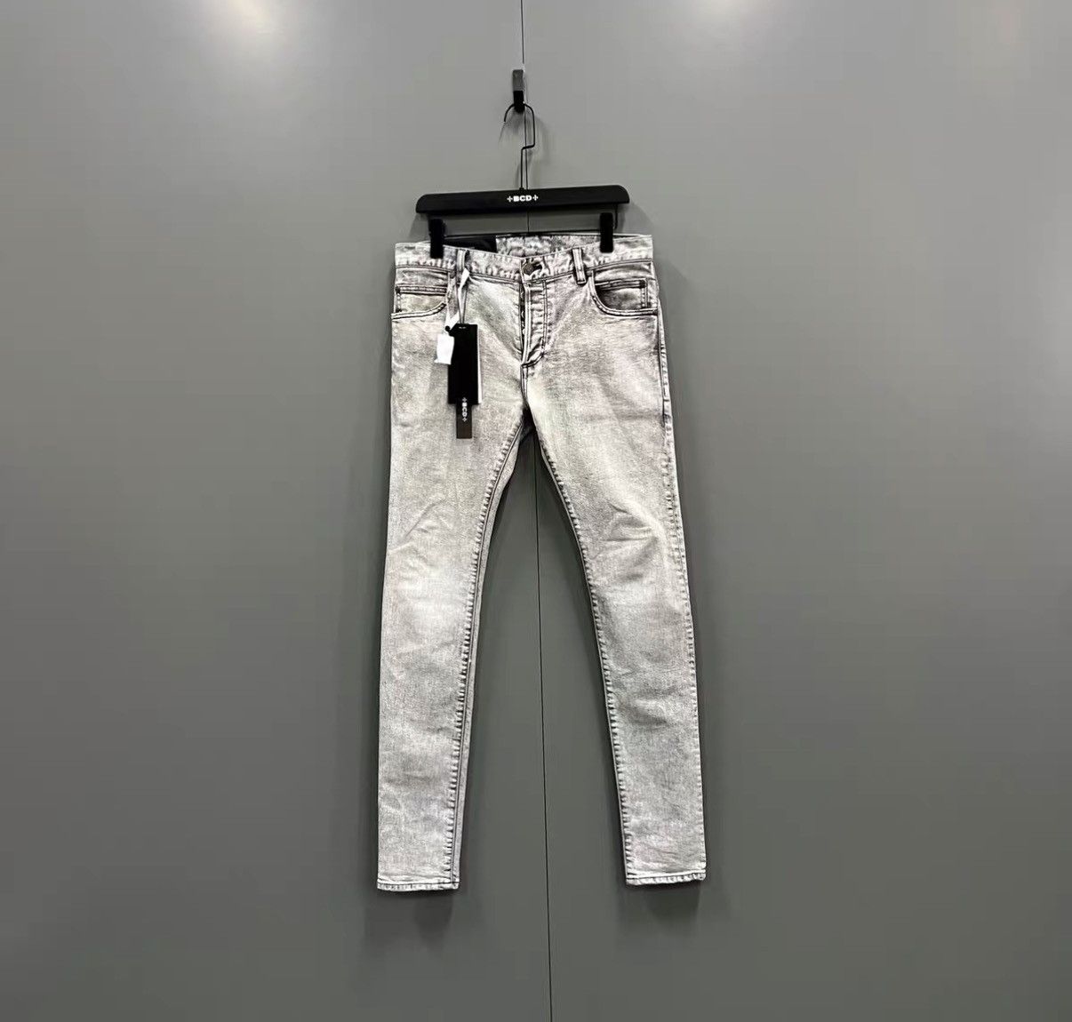 Balmain BALMAIN Washed Faded Embossed Logo Jeans J41 Size 30" / US 8 / IT 44 - 1 Thumbnail