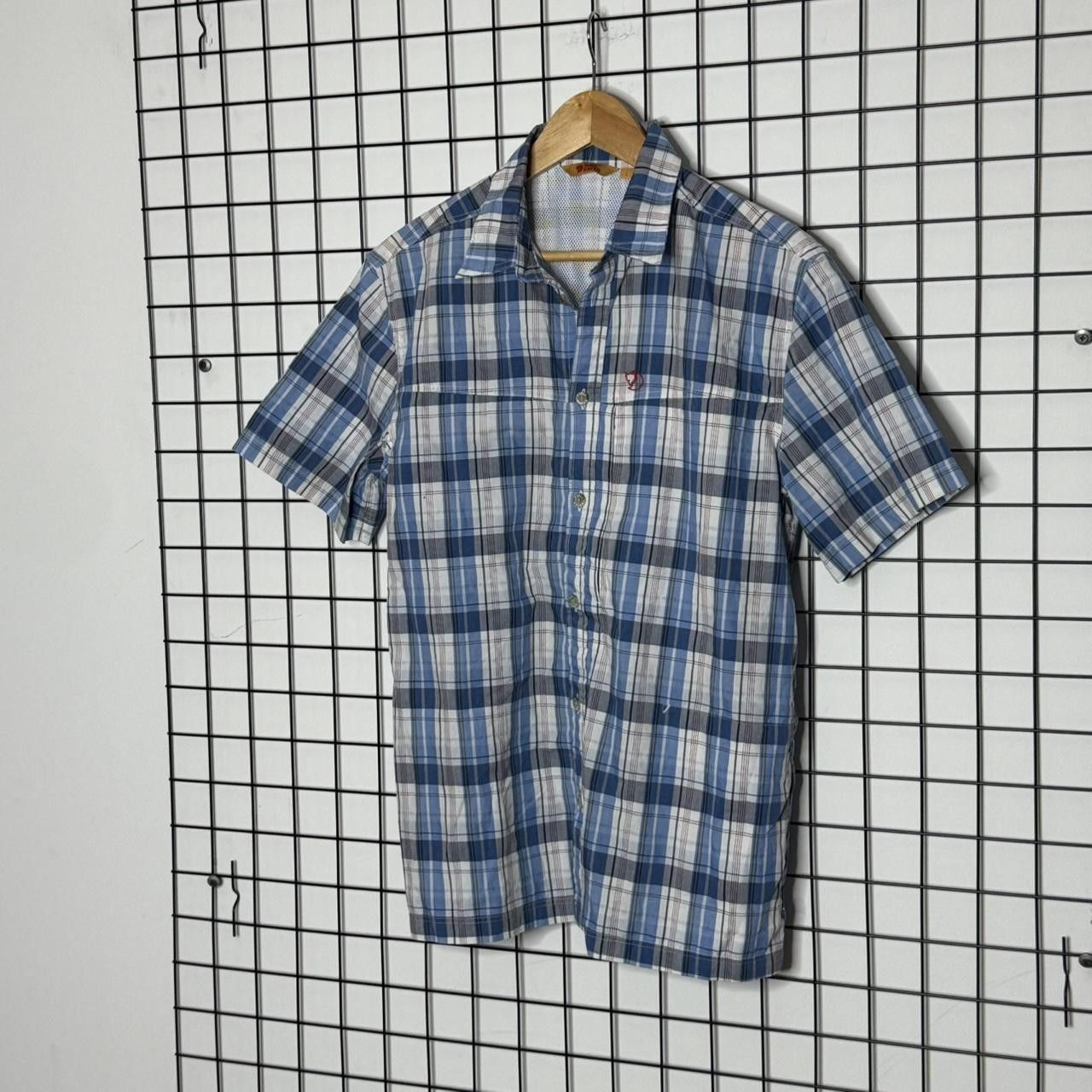 Fjallraven Fjallraven Button Up Shirt Outdoor Gorpcore Size US L / EU 52-54 / 3 - 3 Thumbnail