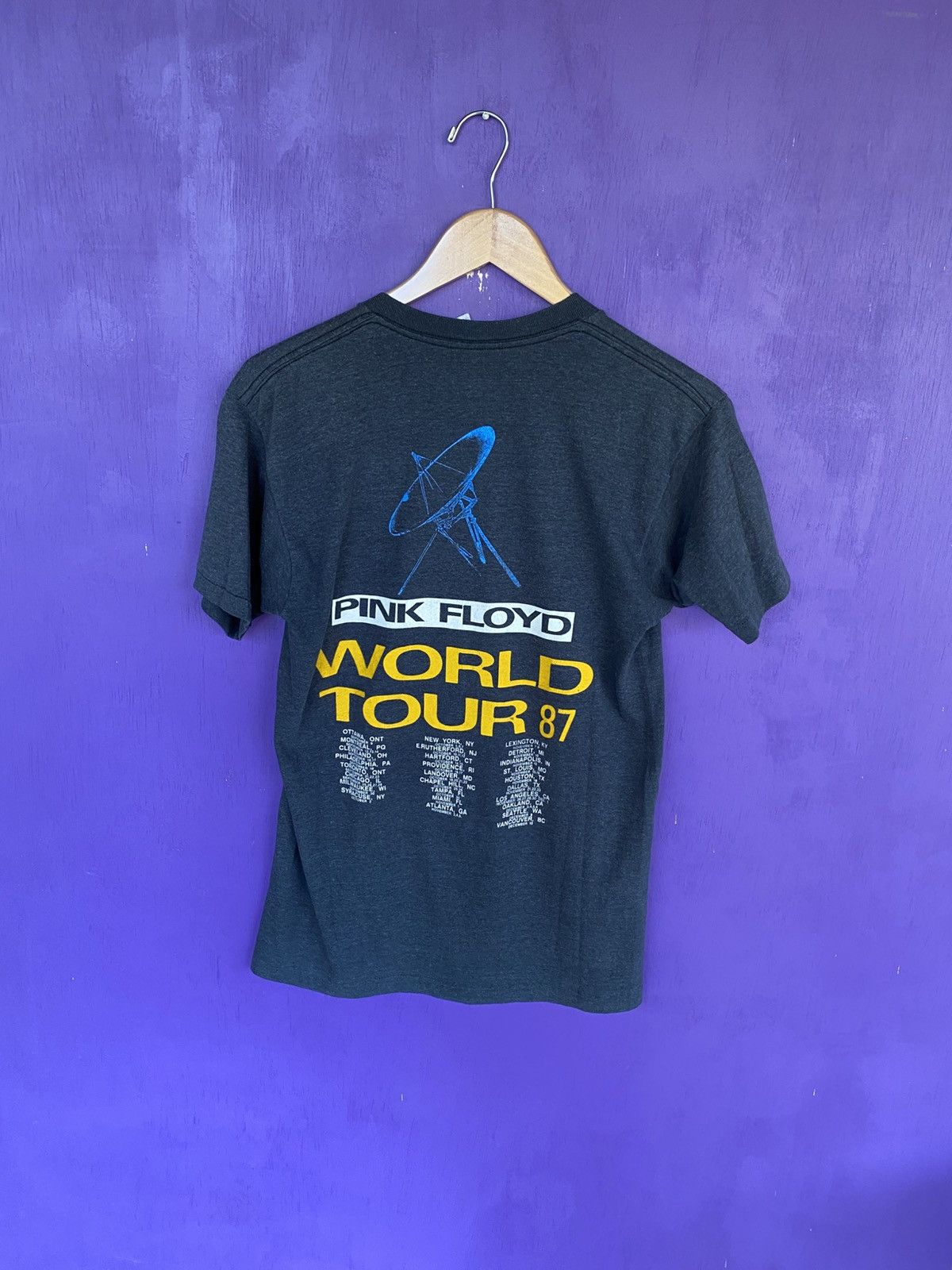 Band Tees Vintage 1987 Pink floyd world tour t-shirt Size US M / EU 48-50 / 2 - 2 Thumbnail