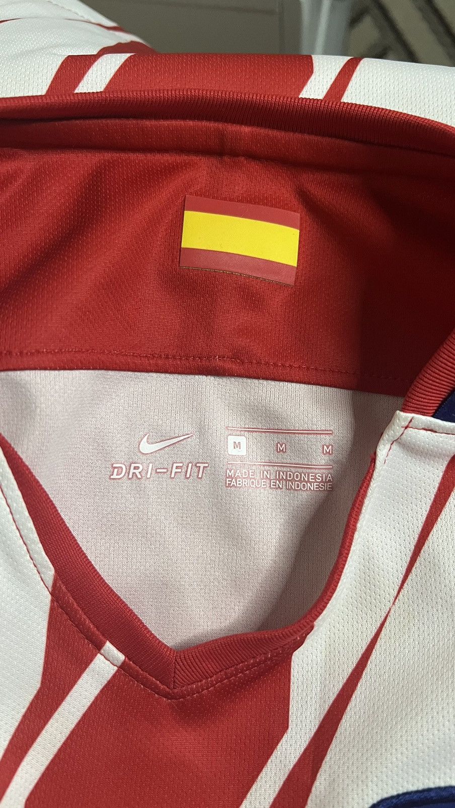 Nike Atletico Madrid Spain 🇪🇸 Nike soccer jersey y2k Size US M / EU 48-50 / 2 - 4 Thumbnail