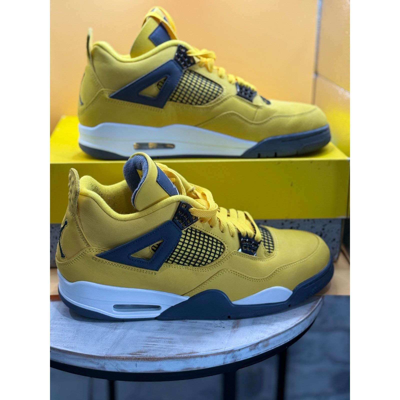 Jordan Brand Jordan 4 Lightning Size 11 Size US 11 / EU 44 - 1 Thumbnail