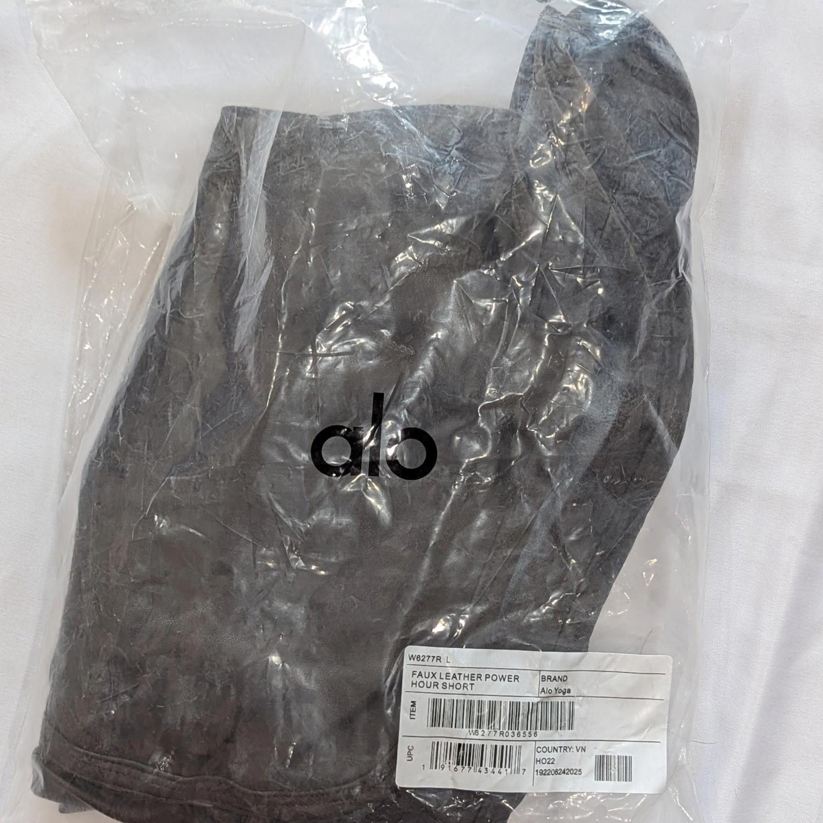 Alo Alo Yoga Faux Leather Power Hour Shorts Size Large Brown NWT Size 36" / US 14 / IT 50 - 8 Thumbnail