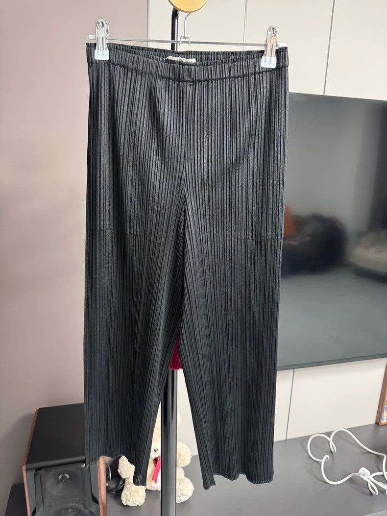 Issey Miyake Issey Miyake size:3 Black capri pants Size 42" / US 20 - 1 Thumbnail
