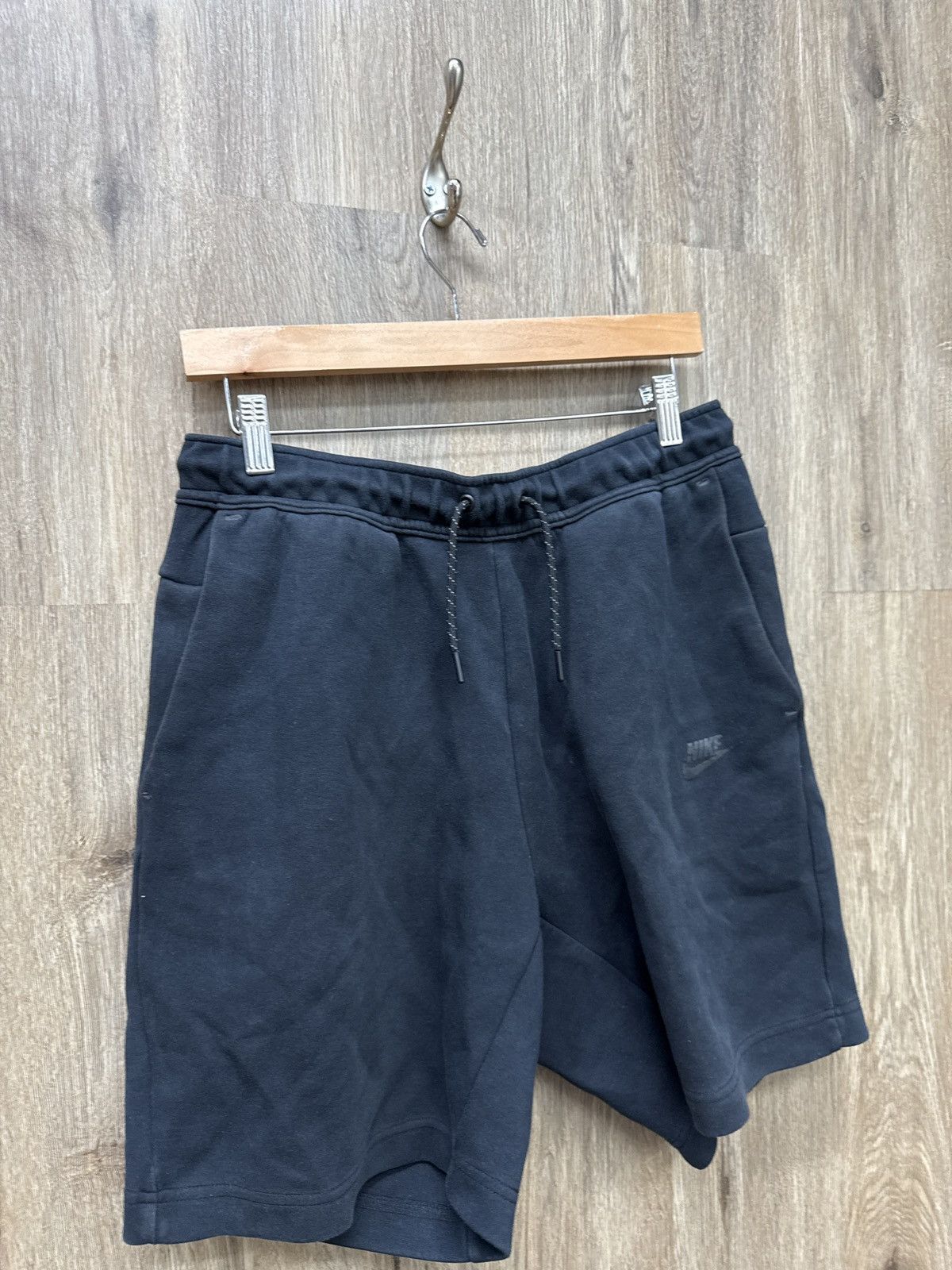 Nike Nike Tech Black Shorts Size US 32 / EU 48 - 2 Thumbnail