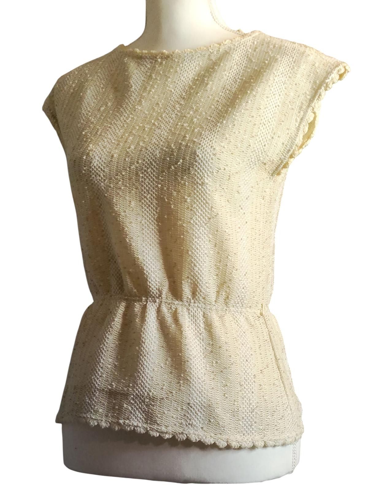 Designer Cream Textured Sleeveless Knit Top with Waist Detail Size M / US 6-8 / IT 42-44 - 4 Thumbnail