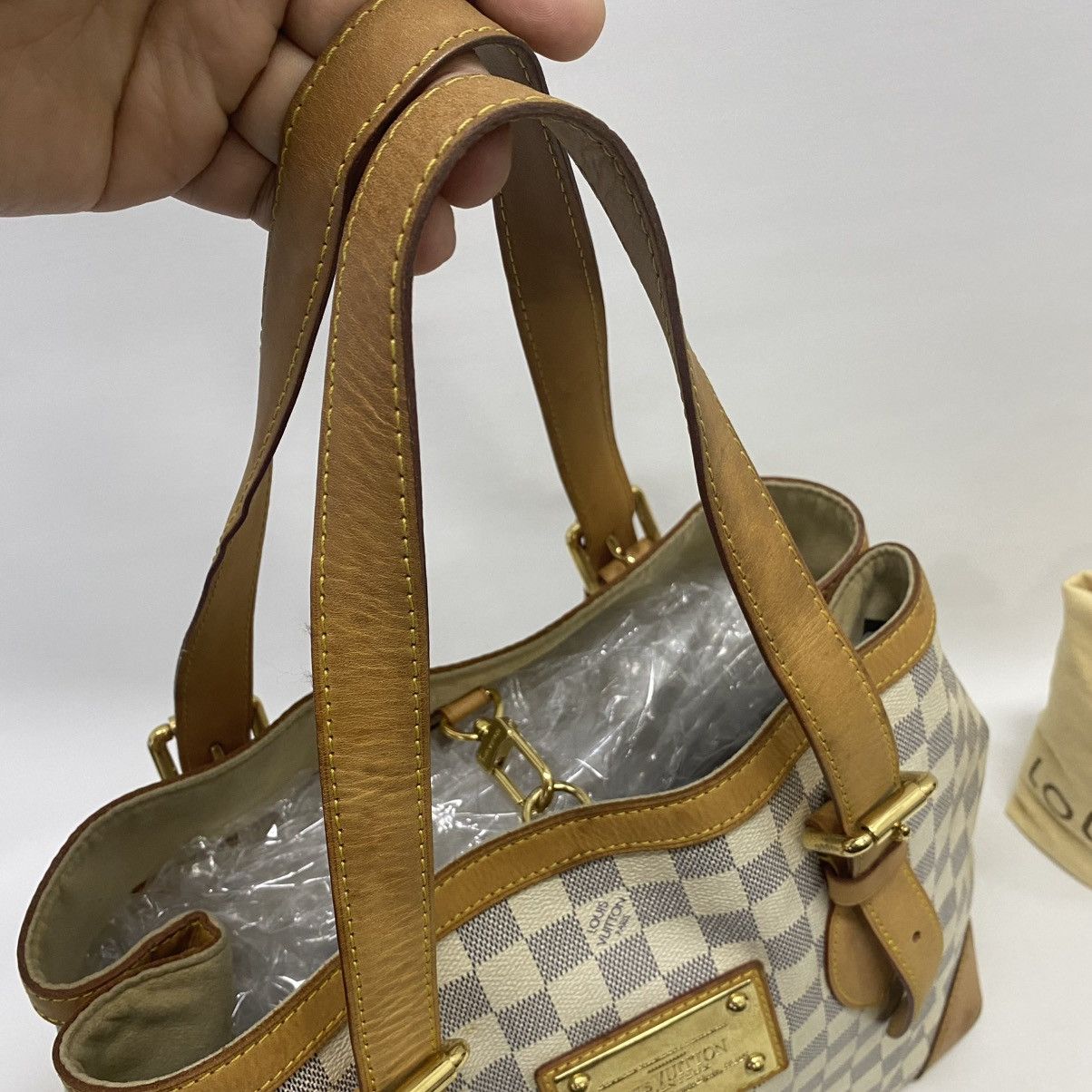 Louis Vuitton AUTHENTIC LOUIS VUITTON DAMIER AZUR HAMPSTEAD MM TOTE BAG Size ONE SIZE - 5 Thumbnail