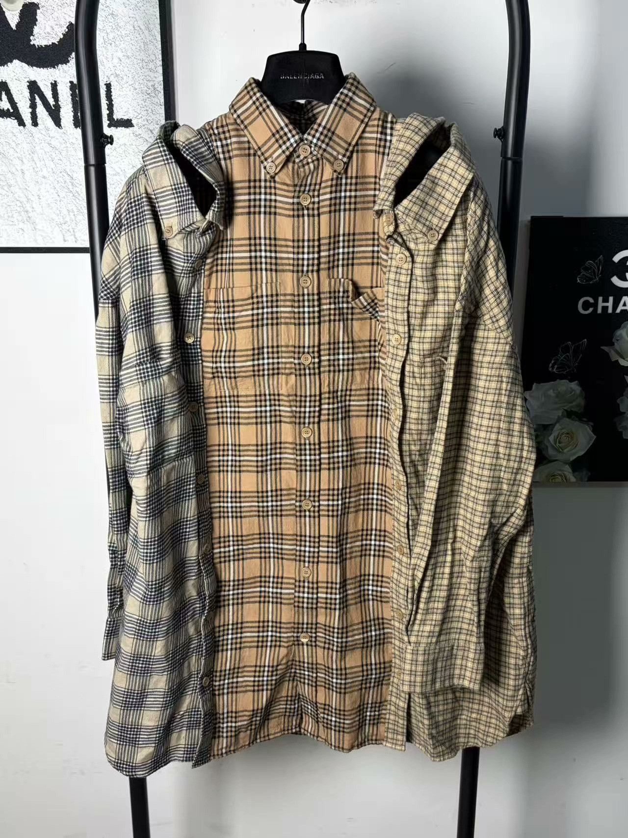 Burberry Burberry Plaid White T-Shirt XS Women Size XS / US 0-2 / IT 36-38 - 1 Thumbnail