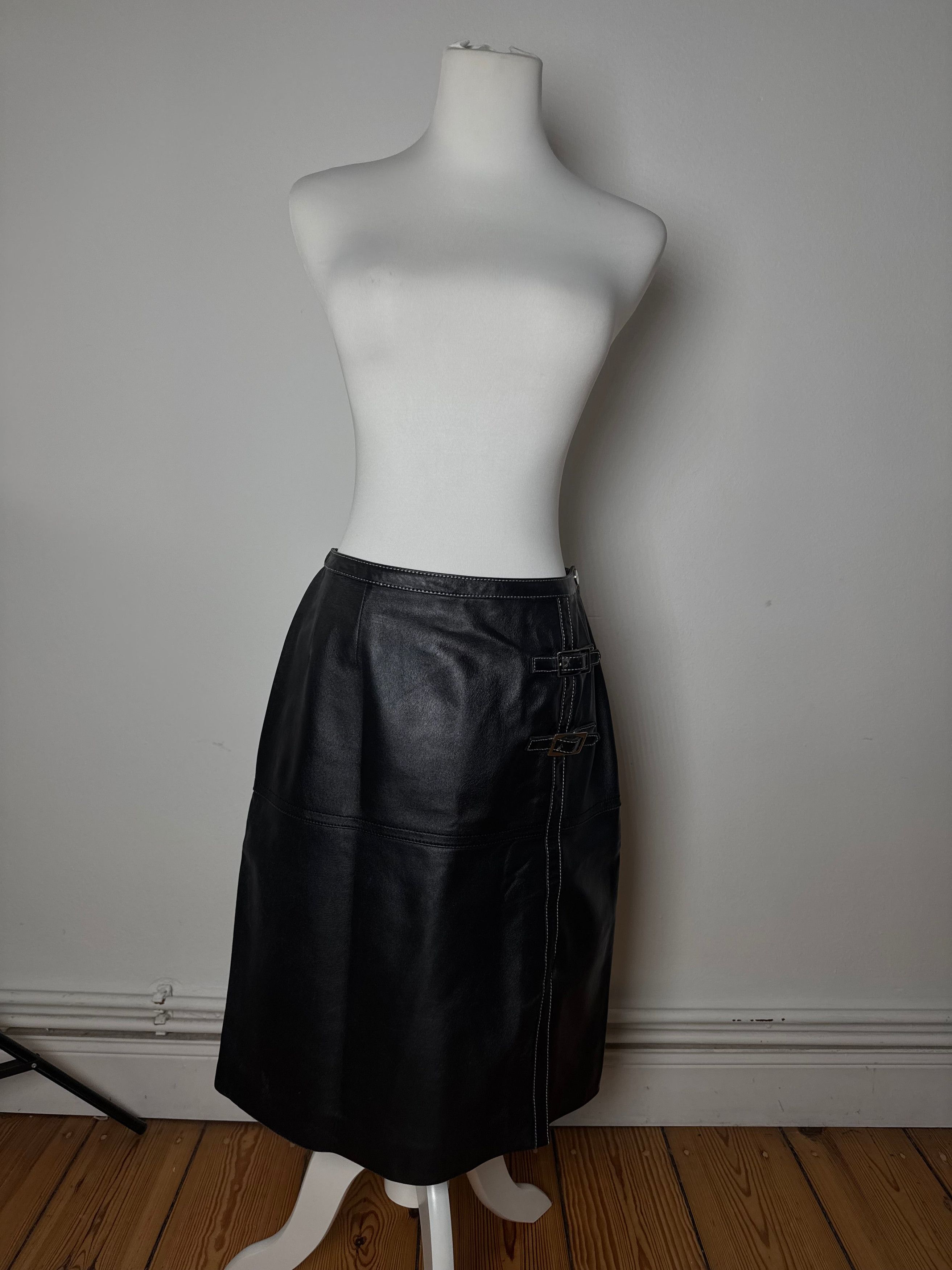Courreges Vintage Leather Skirt Black Size 30" / US 8 / IT 44 - 1 Thumbnail