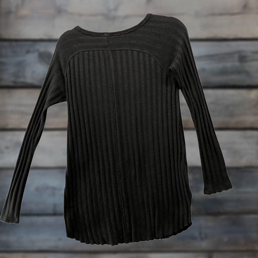 Free People Free People We The Free Long Sleeve T Shirt XS Black V-Neck Hacci Beach Babe Size XS / US 0-2 / IT 36-38 - 1 Thumbnail