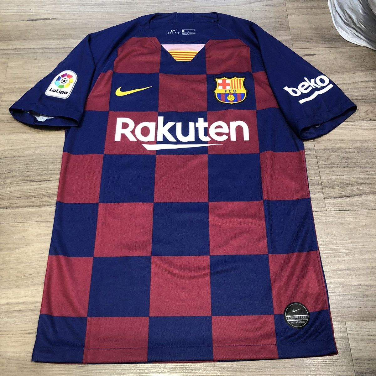 image of F C Barcelona x Soccer Jersey Barcelona 19/20 Home Shirt 21 F.de Jong in Blue/Red (Size Small)