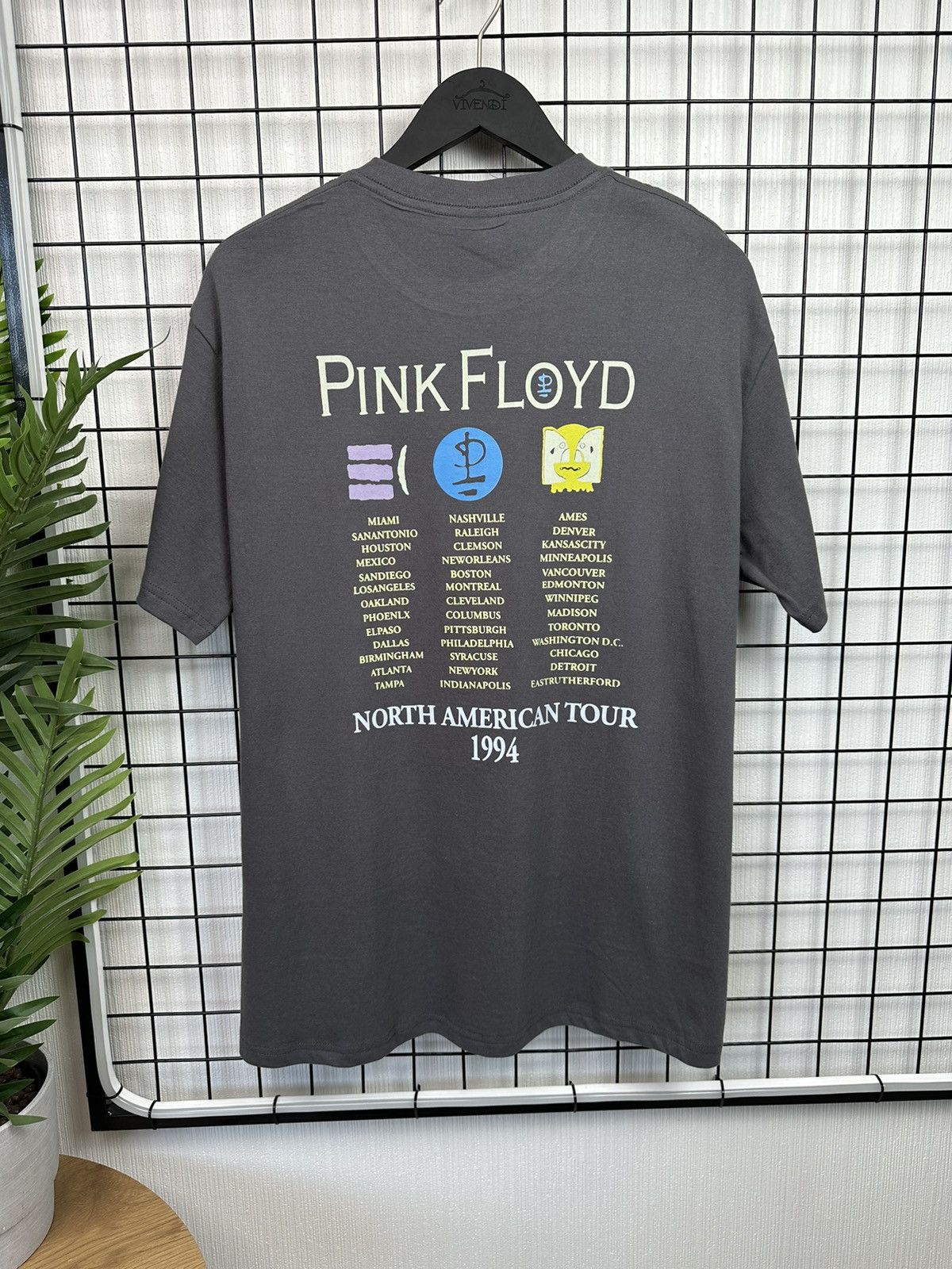 Band Tees × Pink Floyd Pink Floyd Division Bell Men Grey L “North American Tour” Size US L / EU 52-54 / 3 - 13 Thumbnail
