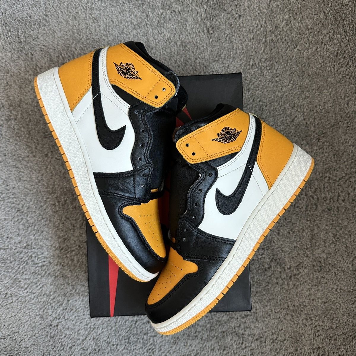 Jordan Brand × Nike Air Jordan Retro 1 Taxi GS Size US 7 / EU 40 - 1 Thumbnail