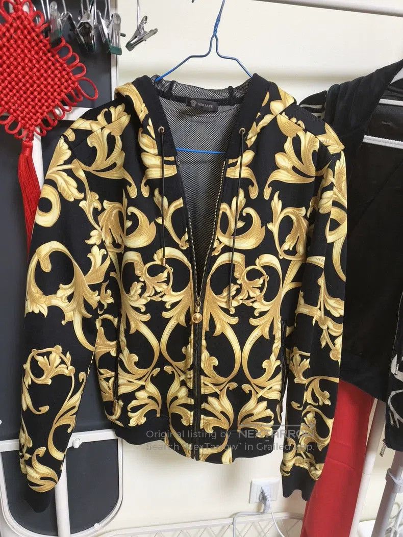 Other Versace Black gold baroque hooded sweatshirt Size US S / EU 44-46 / 1 - 1 Thumbnail