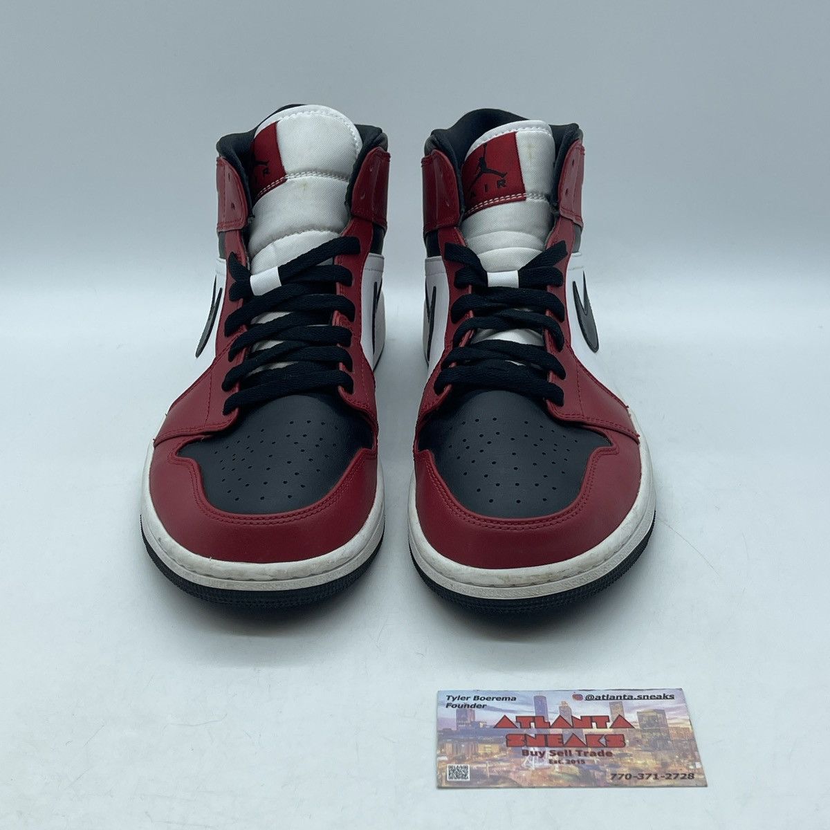 Jordan Brand Air Jordan 1 mid Chicago black toe Size US 9.5 / EU 42-43 - 2 Thumbnail