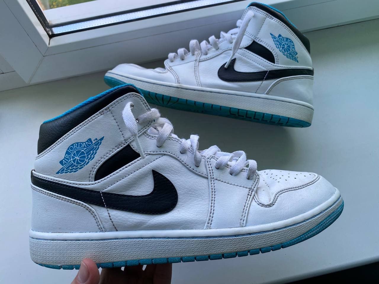Jordan Brand Jordan 1 Mid ‘Laser Blue’ Size US 11 / EU 44 - 1 Thumbnail